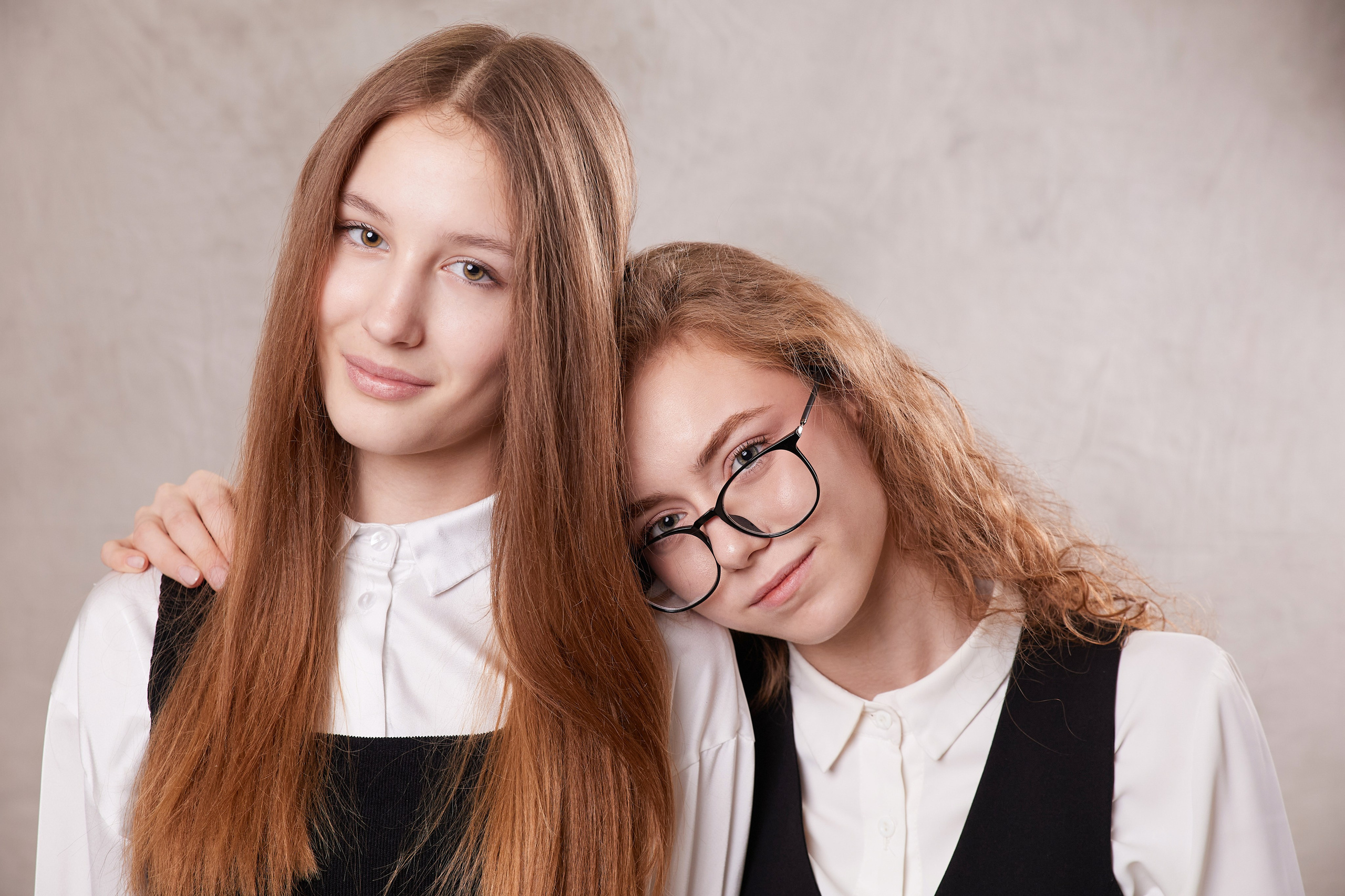 Стильный выпускной школьный альбом 9 и 11 класс «Классика» Тюмень. Выпускные альбомы в Тюмени для школ, садов, вузов спортивных секций