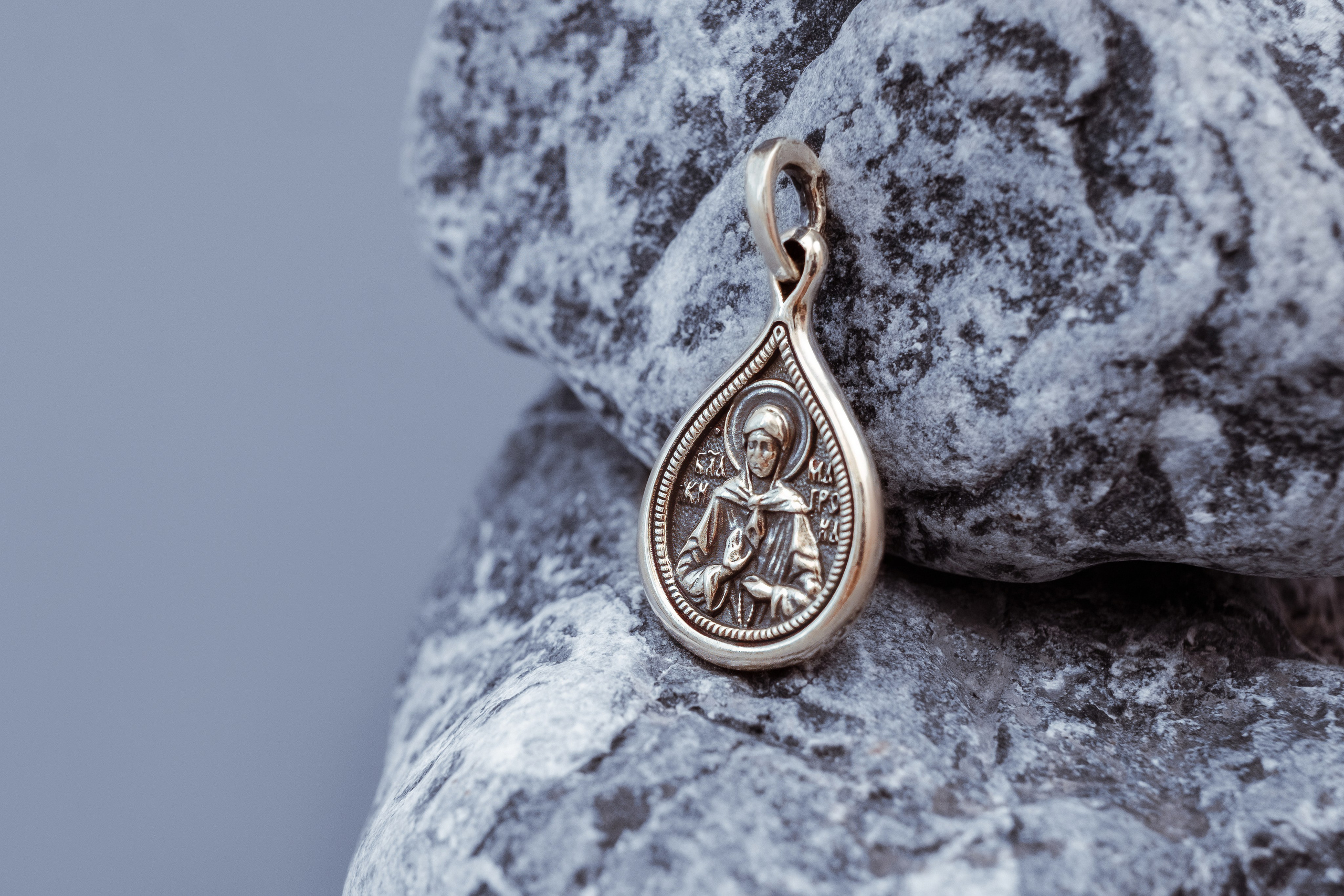 Съемка серебряных украшений в Санкт-Петербурге. Фотосессия для маркетплейсов