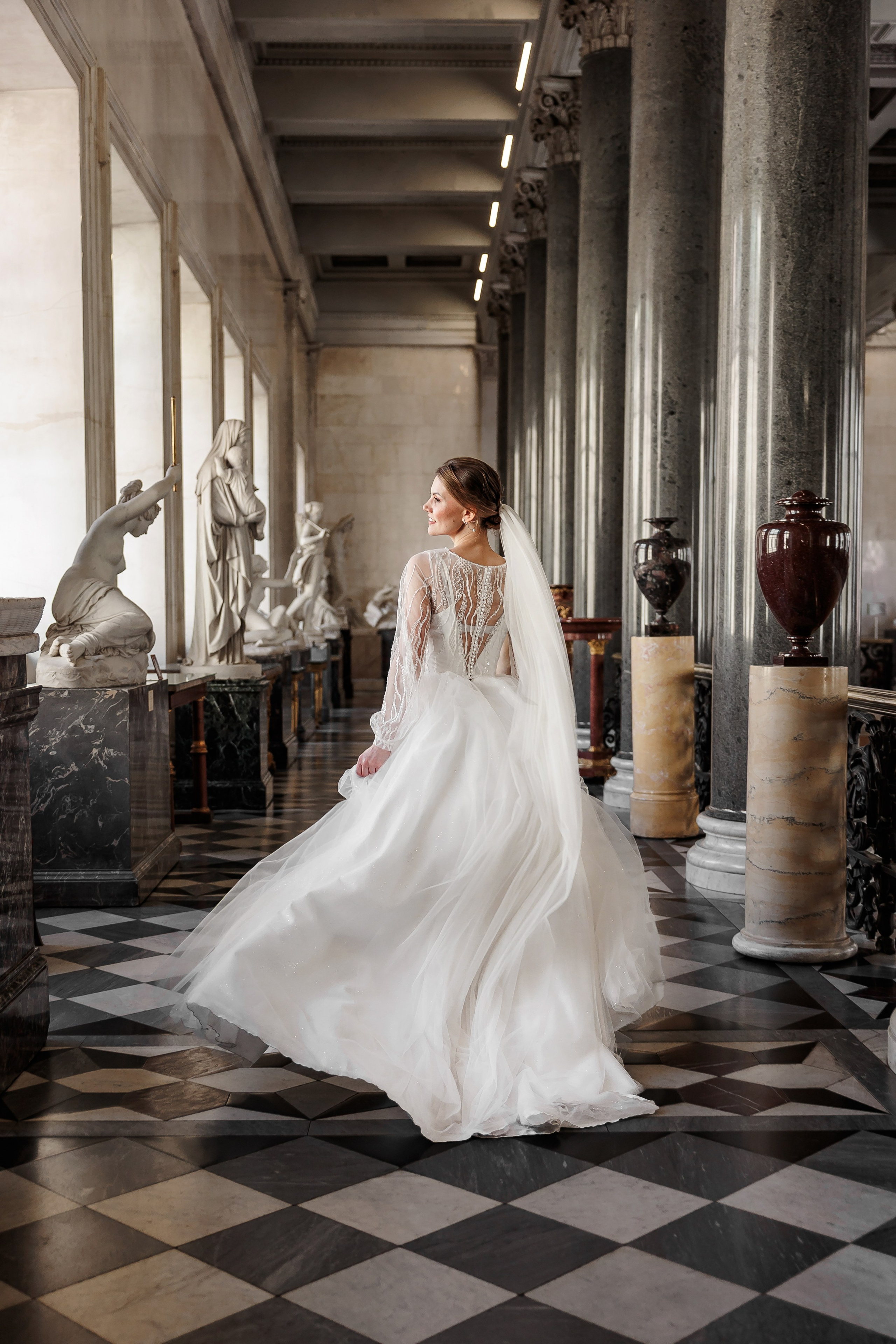 Видеограф на свадьбу: кто это и чем он отличается от оператора?