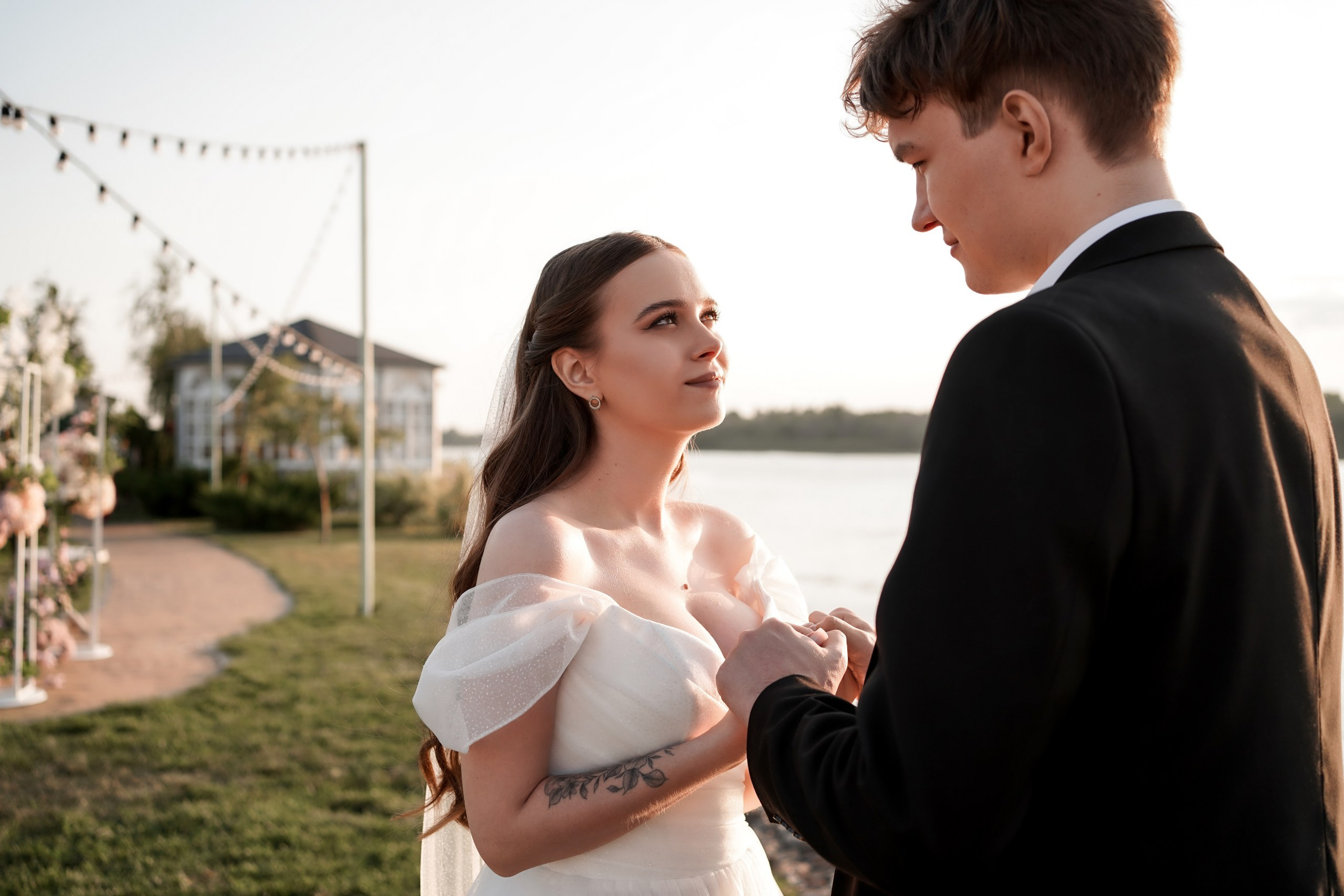 Свадебная фотосессия на территории ресторана «Донские Зори». Фотограф Алёна Чёботова. Свадебный фотограф в Ростове-на-Дону. Таинство Крещения и Венчания, семейные фотосессии. Алёна Чёботова