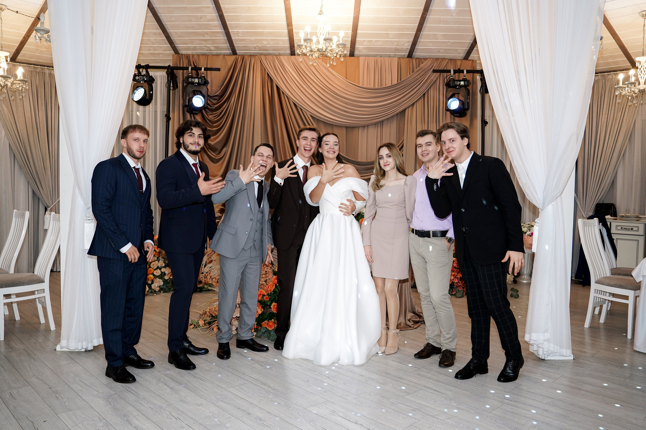 Свадебный банкет в беседке. Свадебный фотограф в Ростове-на-Дону. Таинство Крещения и Венчания, семейные фотосессии. Алёна Чёботова