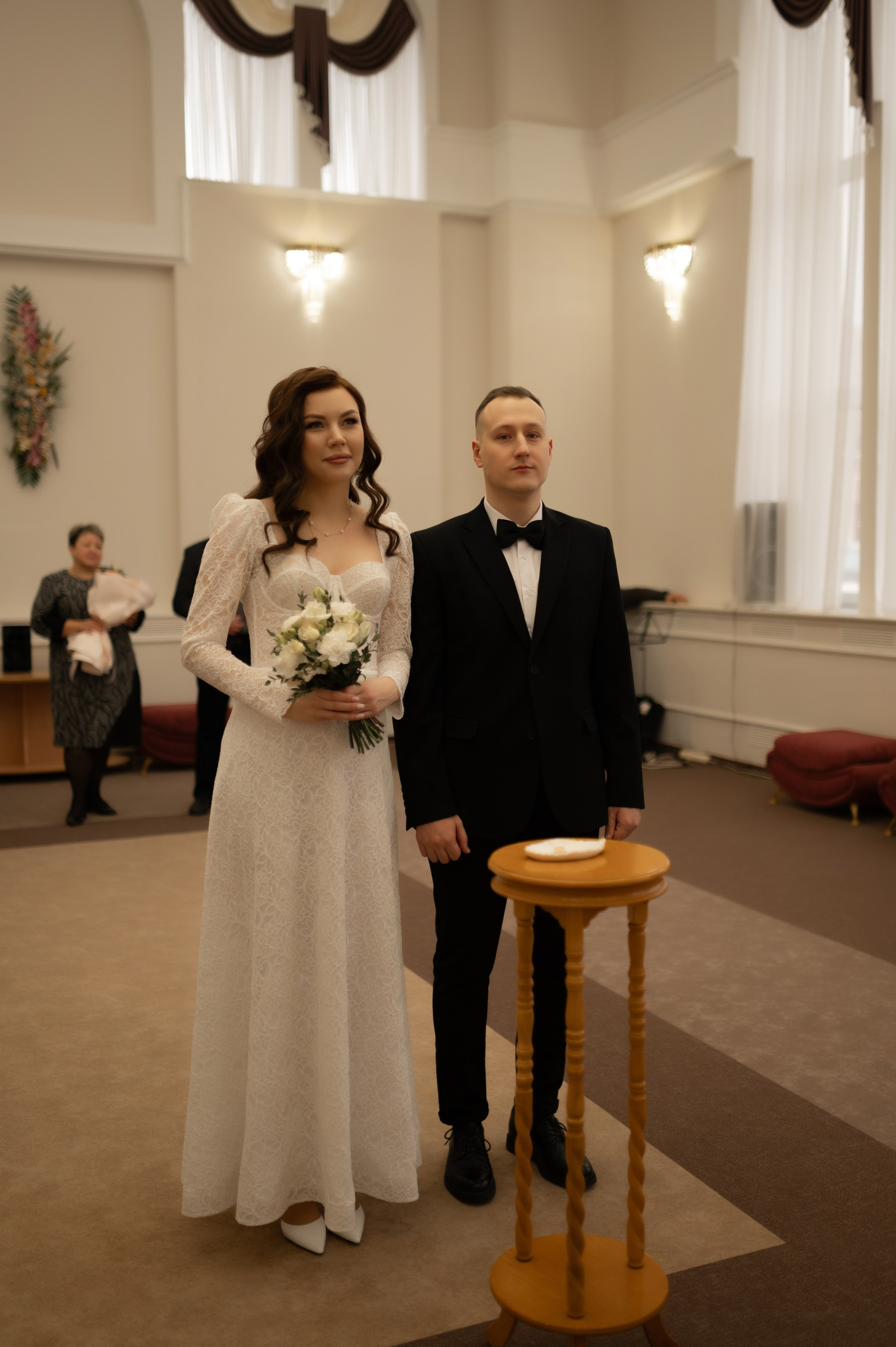 «И вот теперь остаются эти три: вера, надежда, любовь. Но величайшая из них — любовь». Твой личный проводник к красивым фотографиям в Старом Осколе