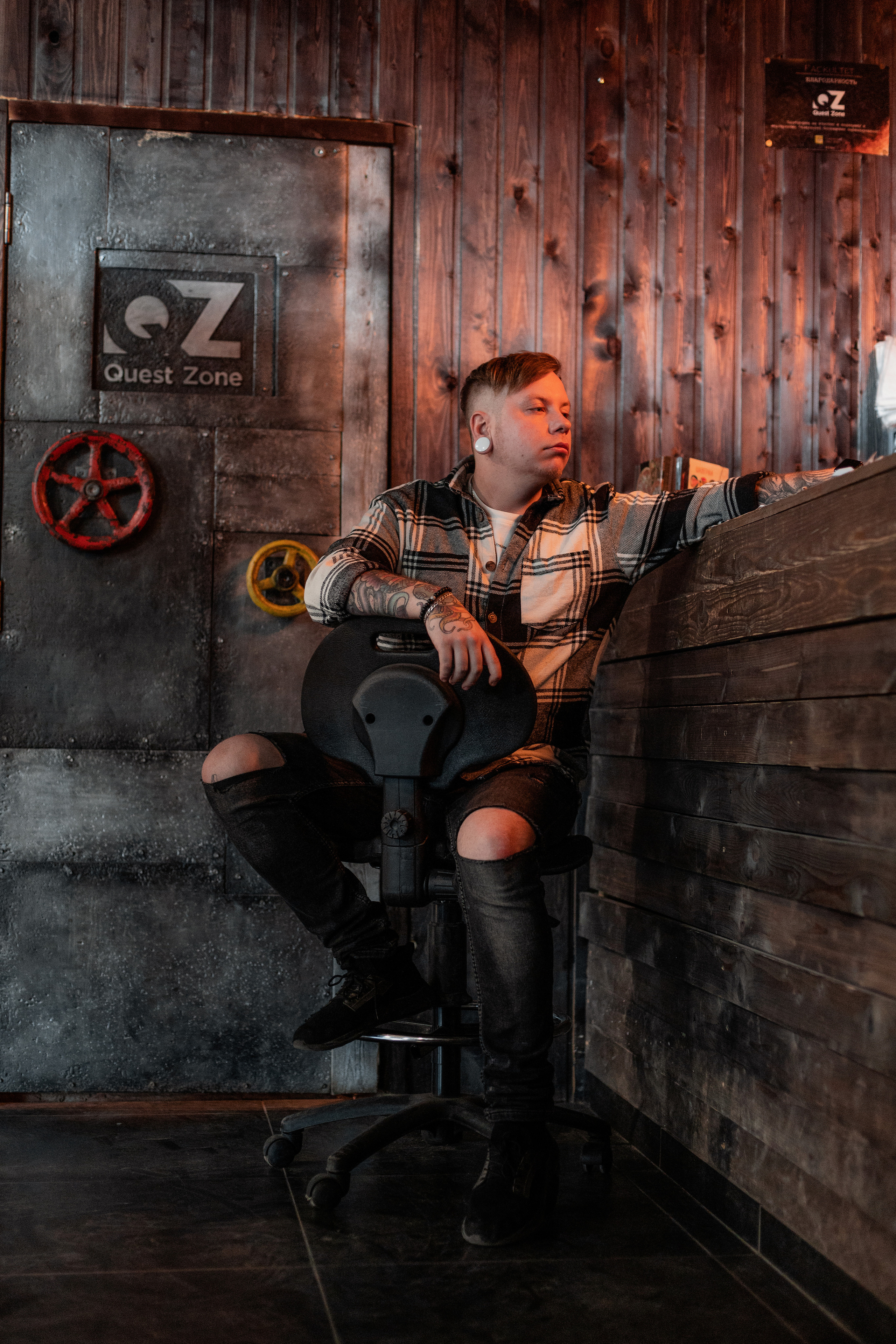 Грабитель неонового дома. Фотограф Великий Новгород