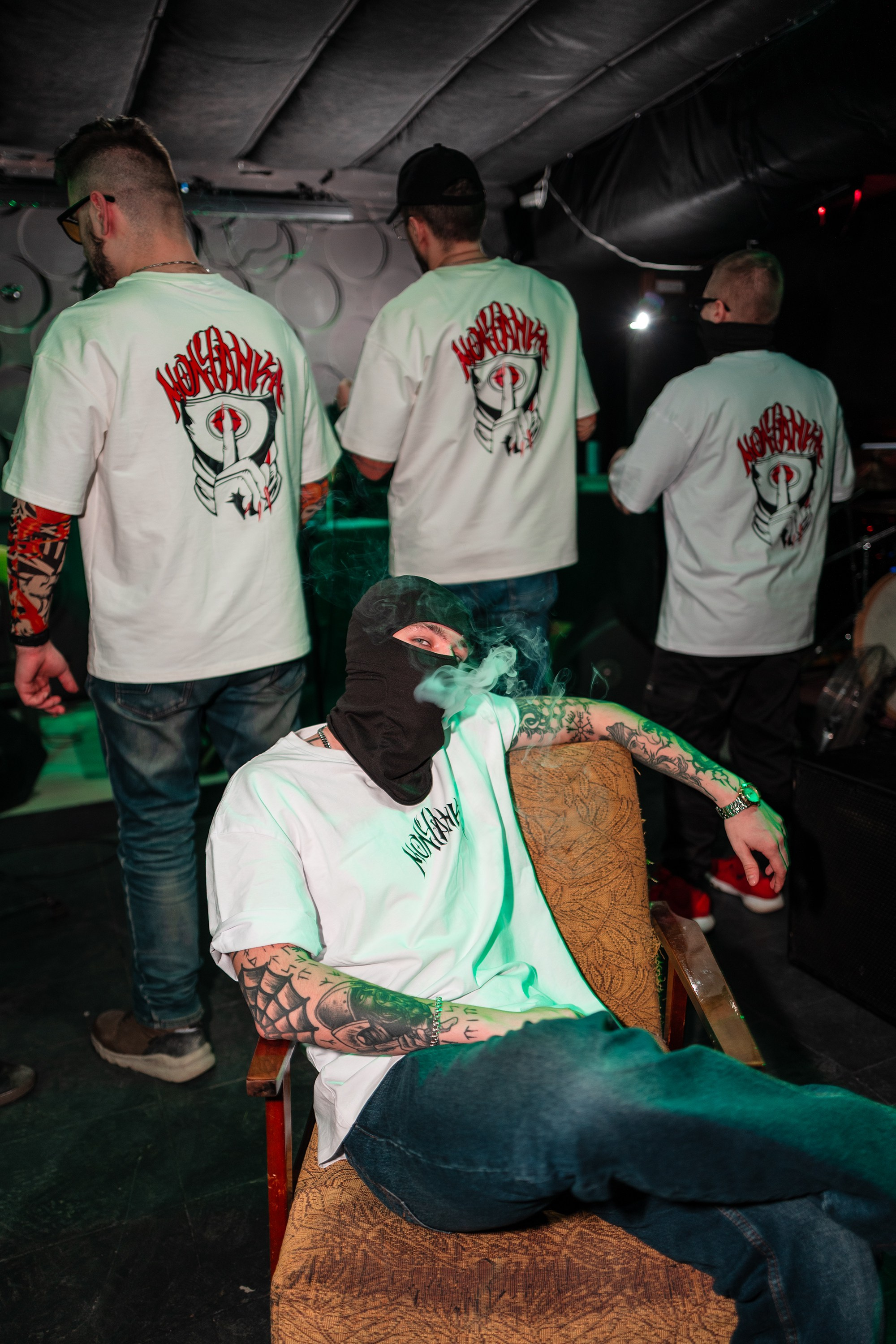 Реклама футболок «Молчанка». Фотограф Тюмень