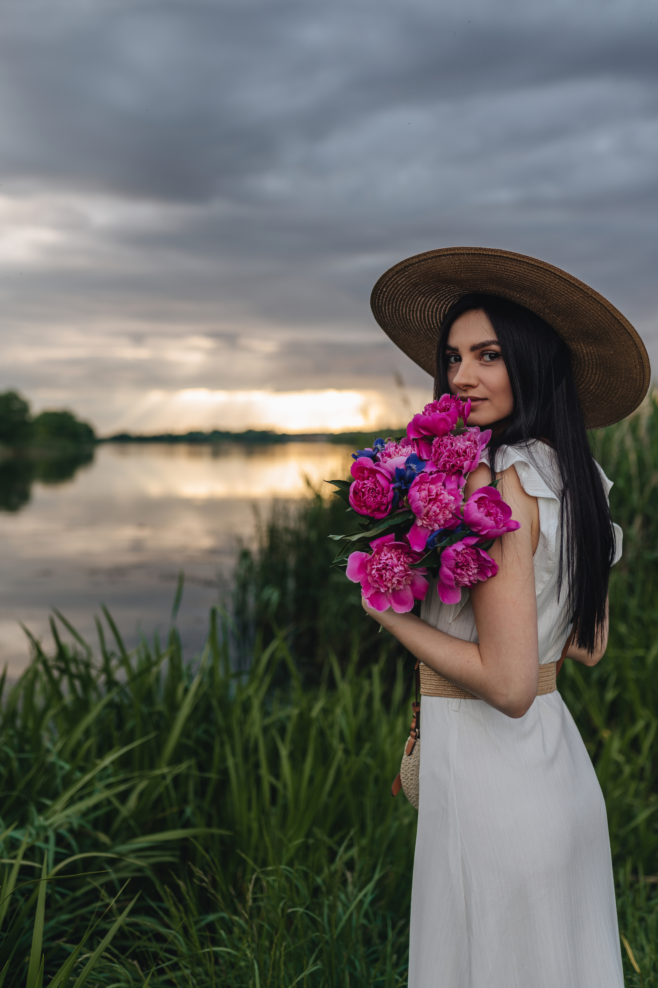 Татьяна | Съемка с пионами. Фотограф Карина Шмулёва. Воронеж и область
