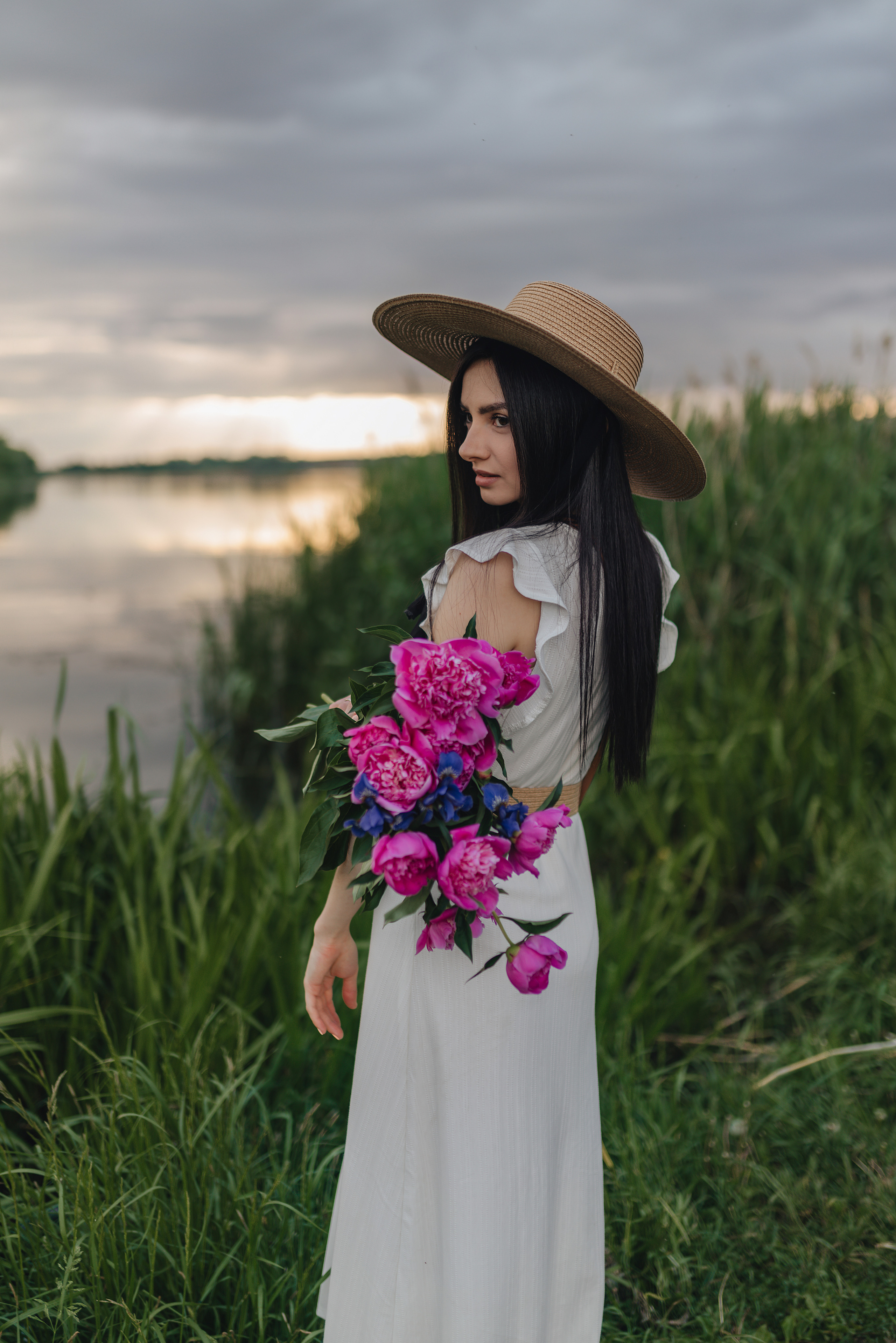 Татьяна | Съемка с пионами. Фотограф Карина Шмулёва. Воронеж и область