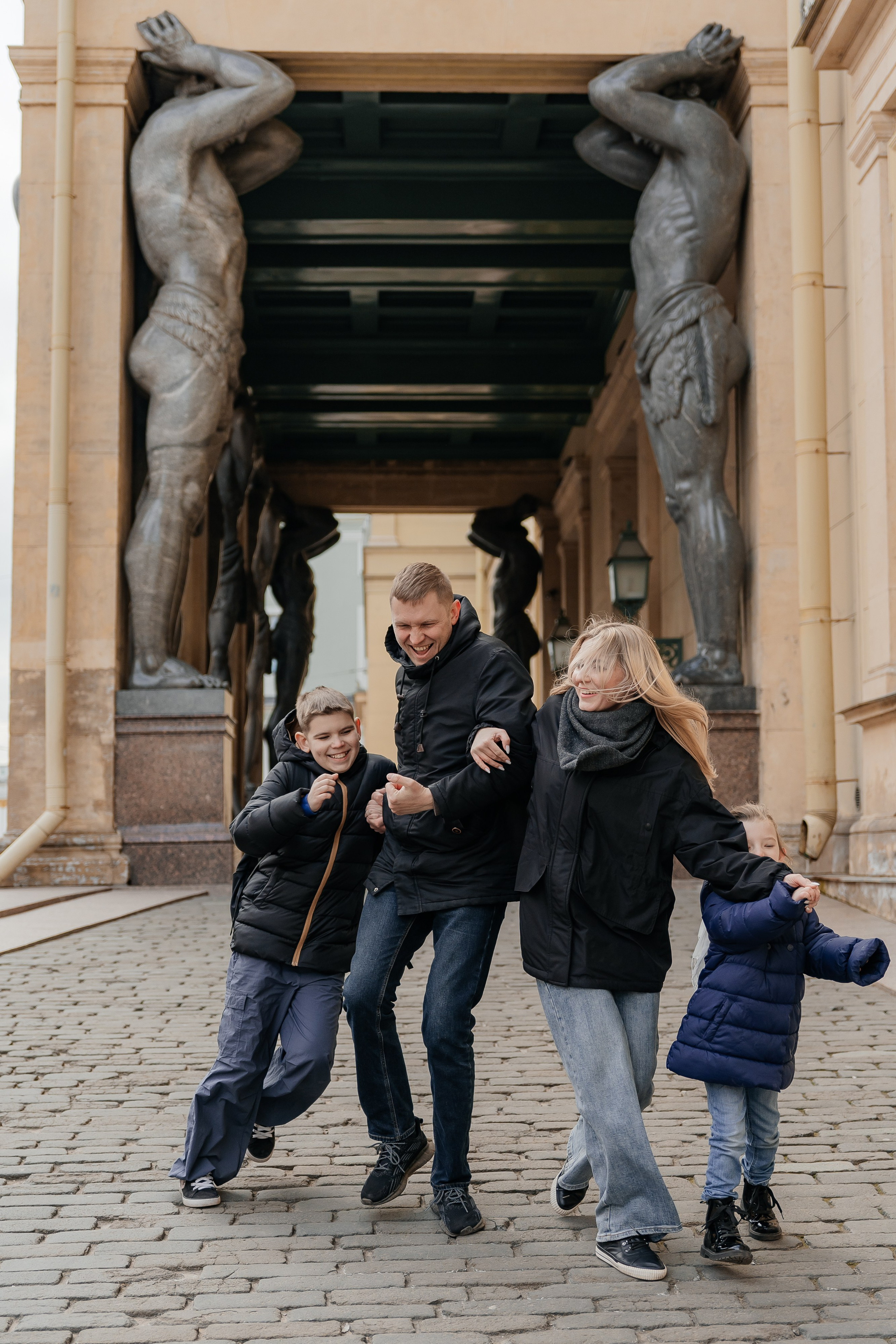 Семейная фотосессия в Санкт-Петербурге. Свадебный фотограф Александр Невский в Санкт-Петербурге