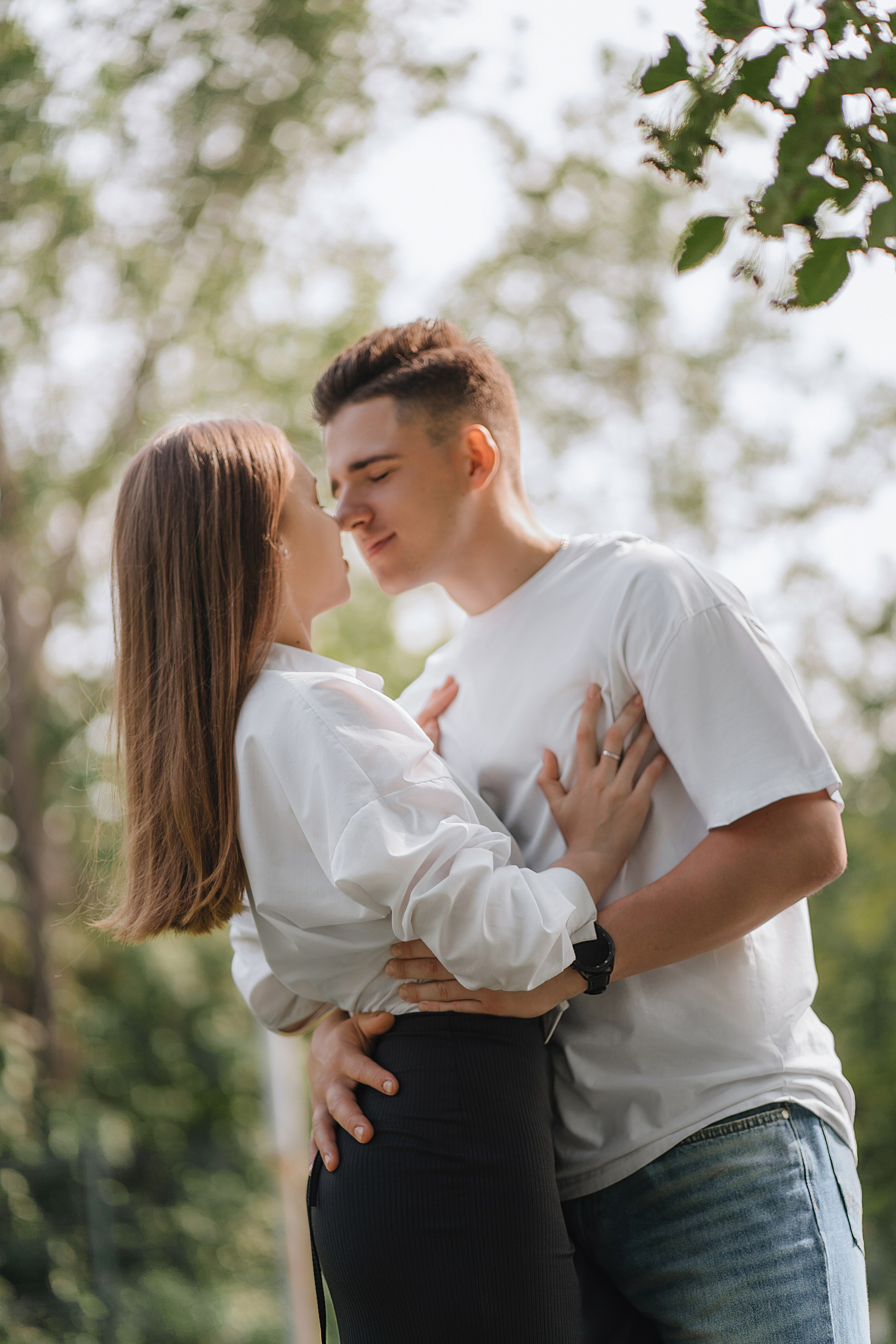 Объятия в парке, лавстори, фотограф Сергей Фрейер