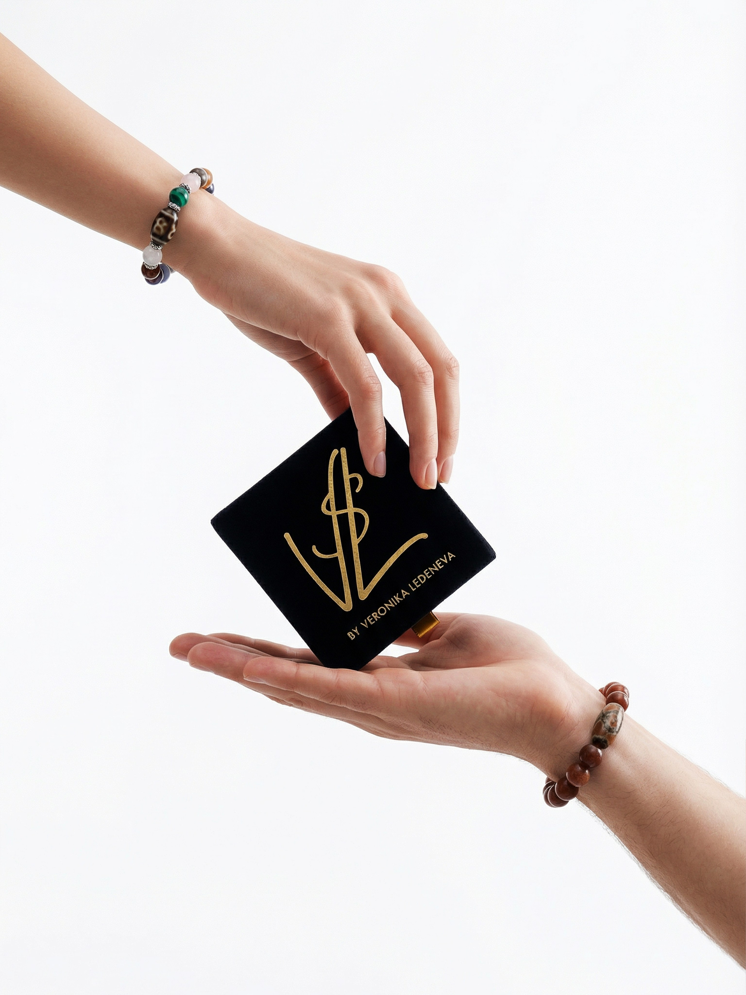 ИИ-визуал с продуктом. Мельникова Ксения | Ретушёр