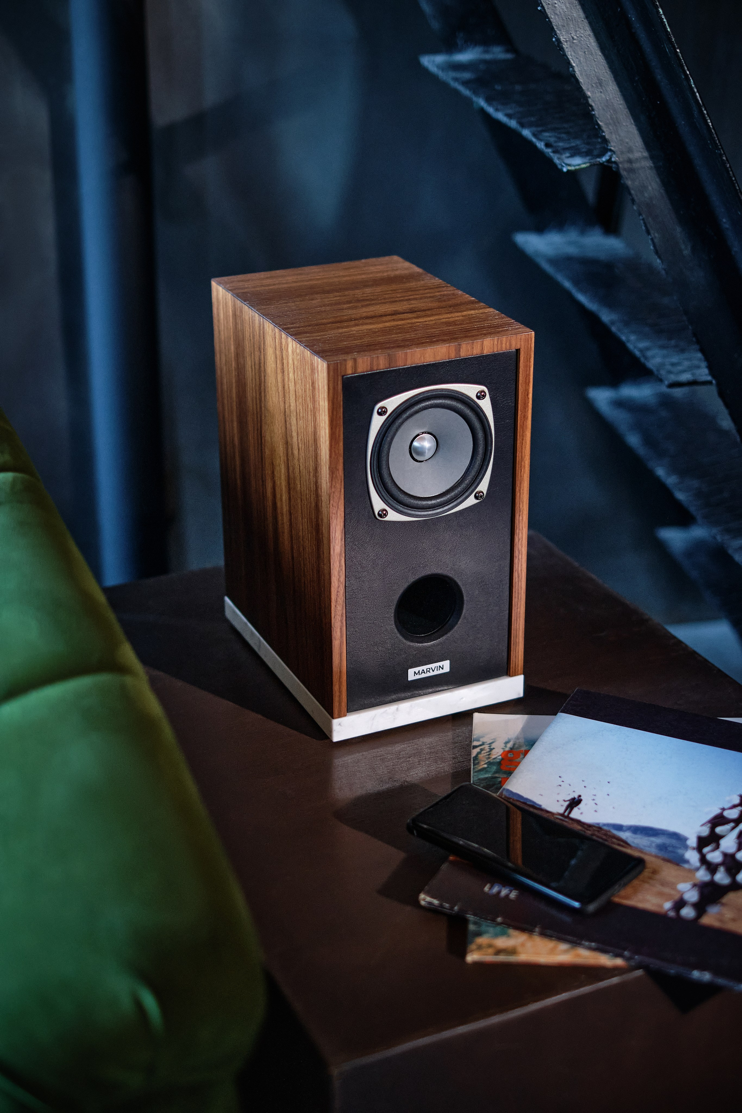 предметная фотосъемка аудиосистемы, акустическая колонка, акустика, акустическая колонка в интерьере Marvin