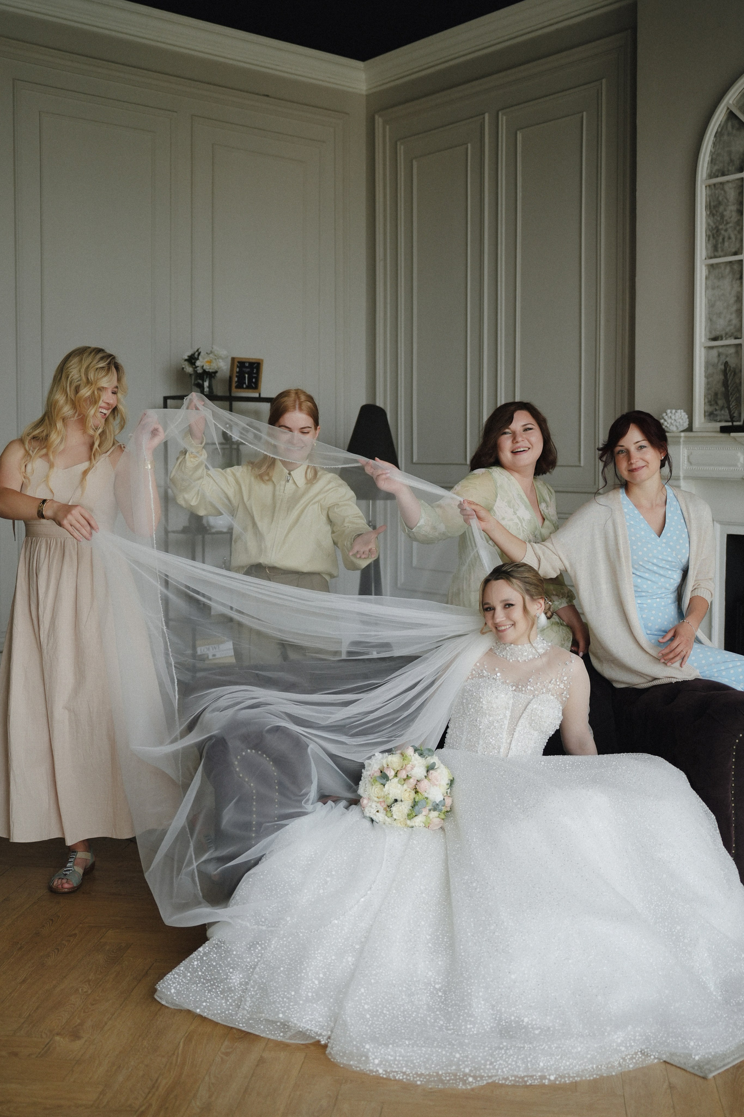 Сборы жениха и невесты, бракосочетание в Савеловском загсе, выездная церемония