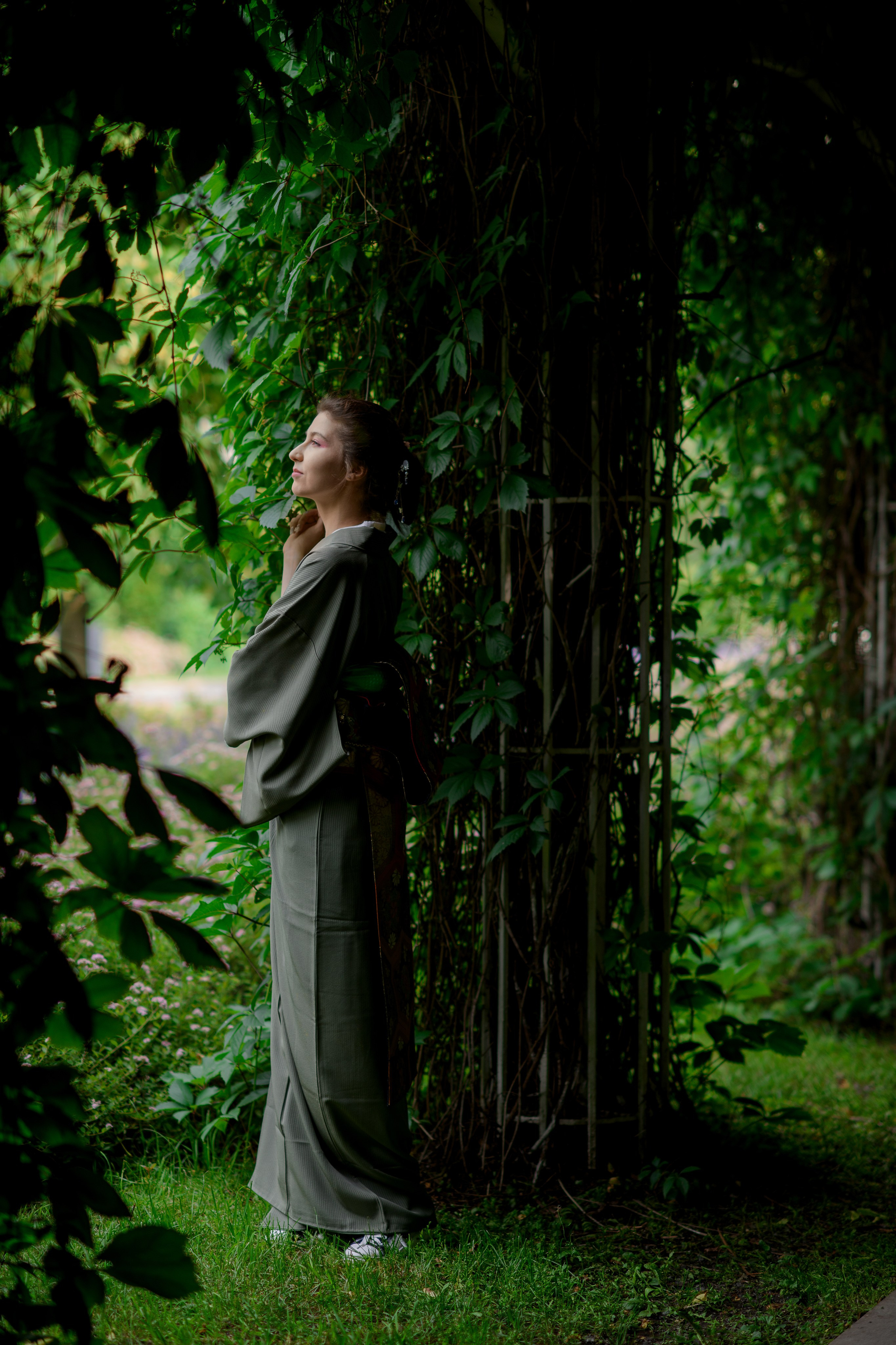 Фотосессия в цветущем чубушнике в саду им. Баумана. Главная