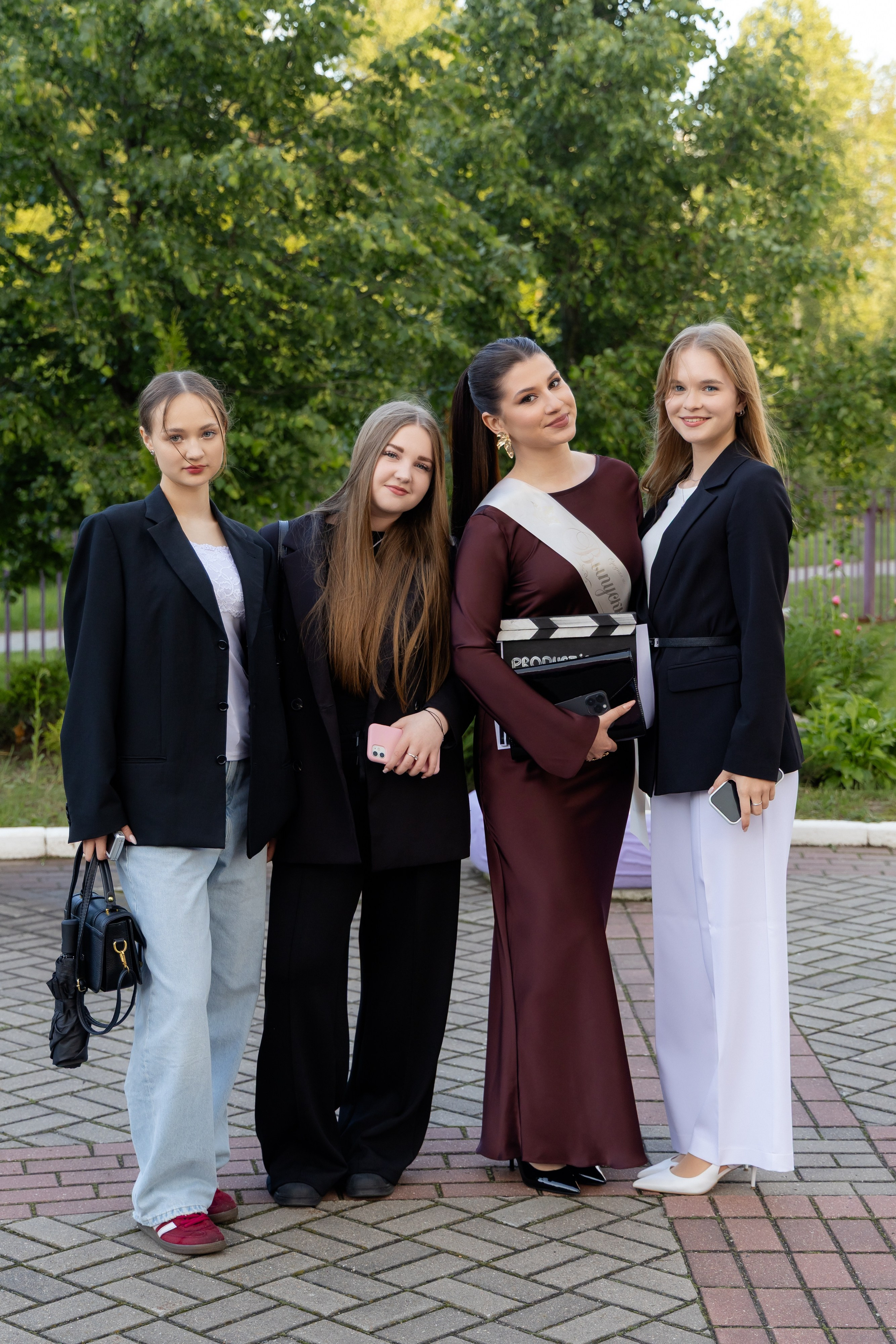 Школьный выпускной 2025 год в Минске, Беларуси. Свадебный фотограф в Минске/Беларуси Сергей Спиридонов