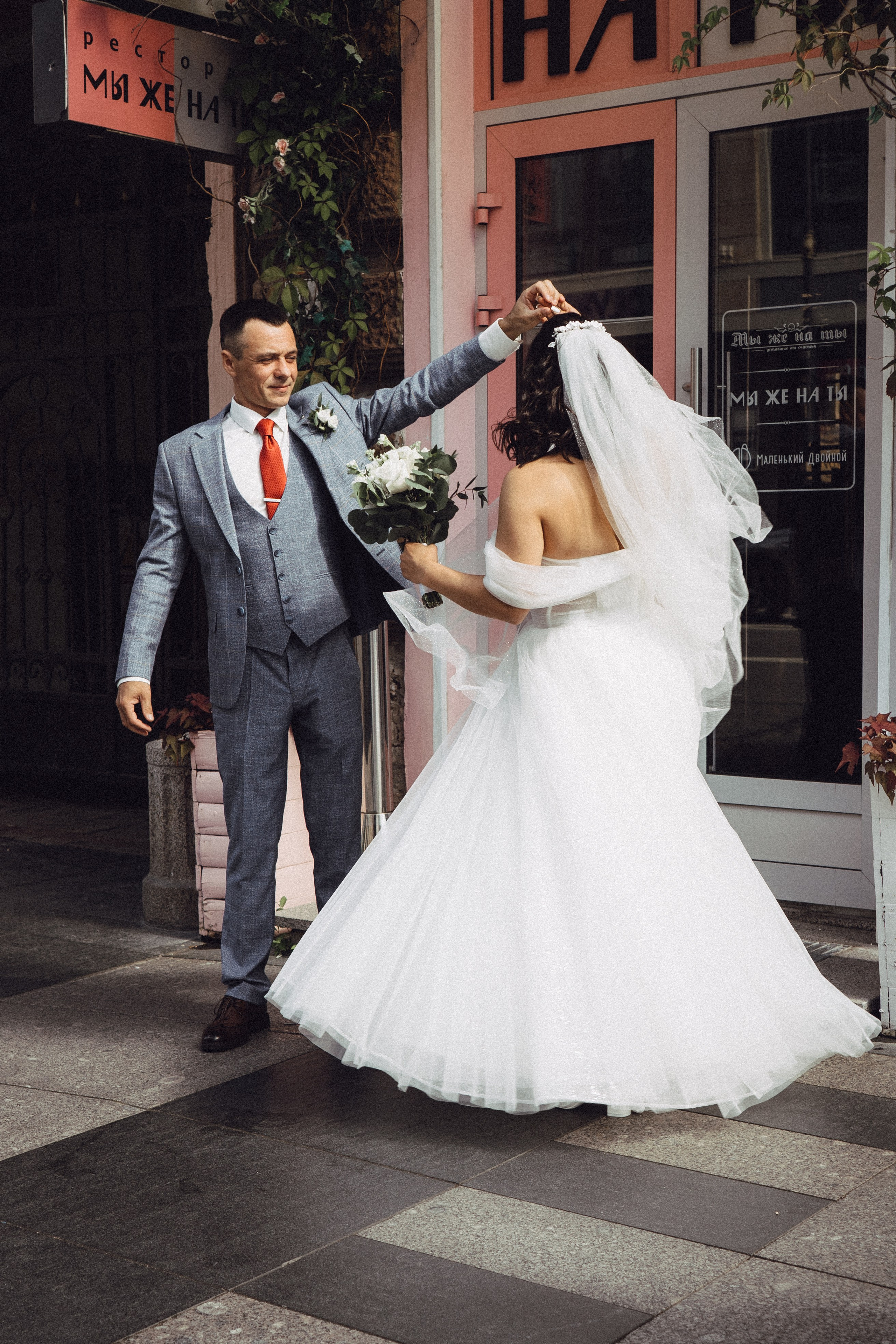 СВАДЕБНАЯ ПРОГУЛКА РЕСТОРАН МЫ ЖЕ НА ТЫ И ФОТОСЕССИИЯ С АВТОМОБИЛЕМ. Профессиональный фотограф, Санкт-Петербург — Виктория Богомолова