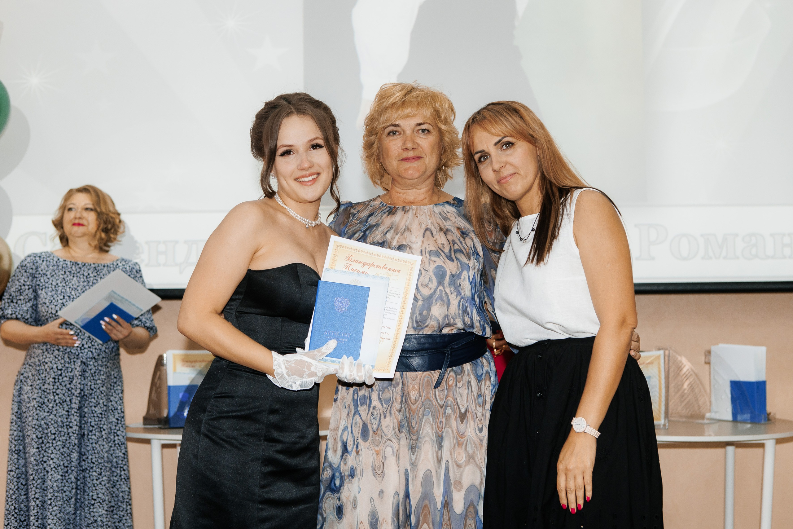 Выпускной Гимназия 12 2024 г. Свадебный и портретный Фотограф в Липецке Дмитрий Котюков