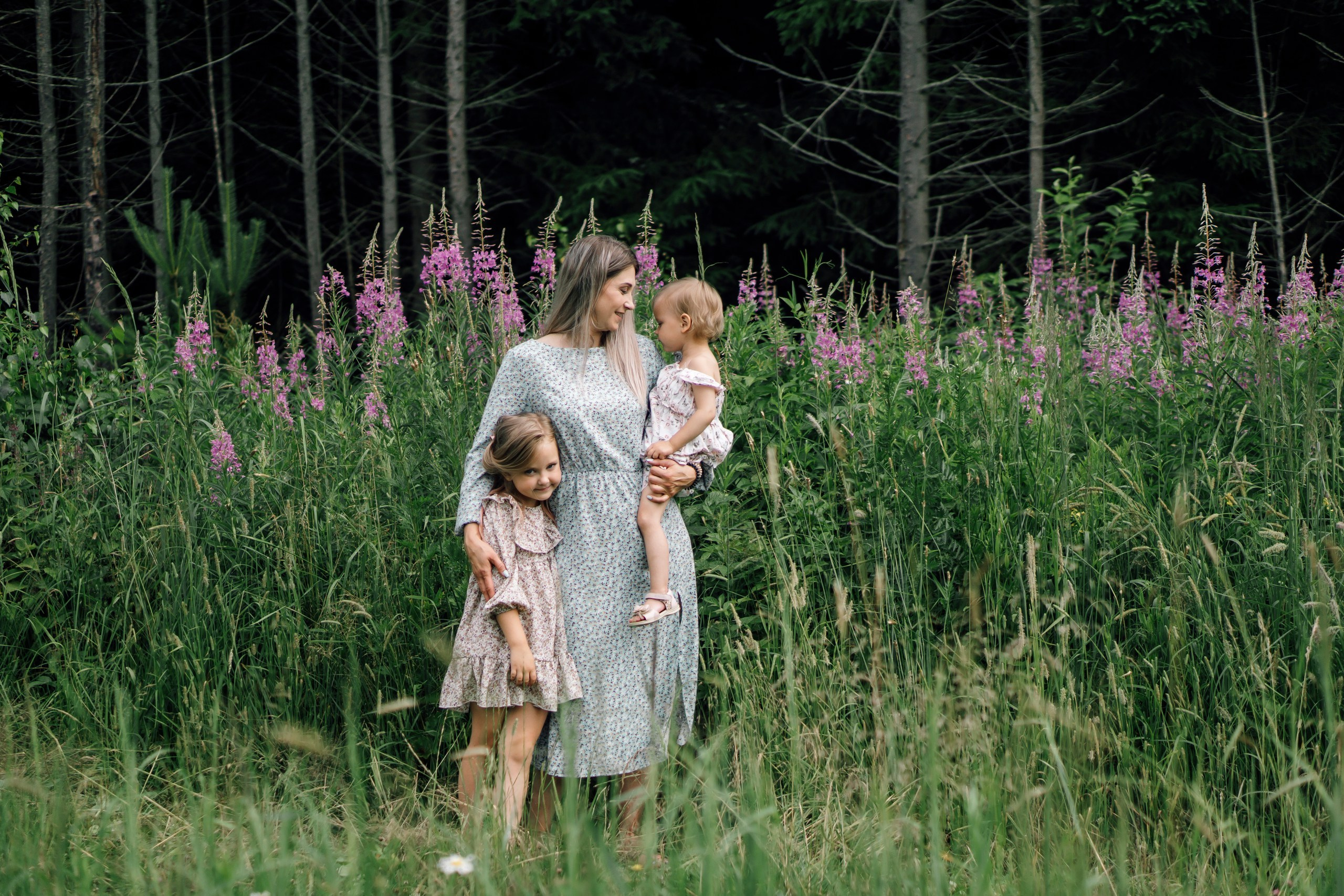Семейная фотоссесия на природе. Свадебный фотограф в Дмитрове