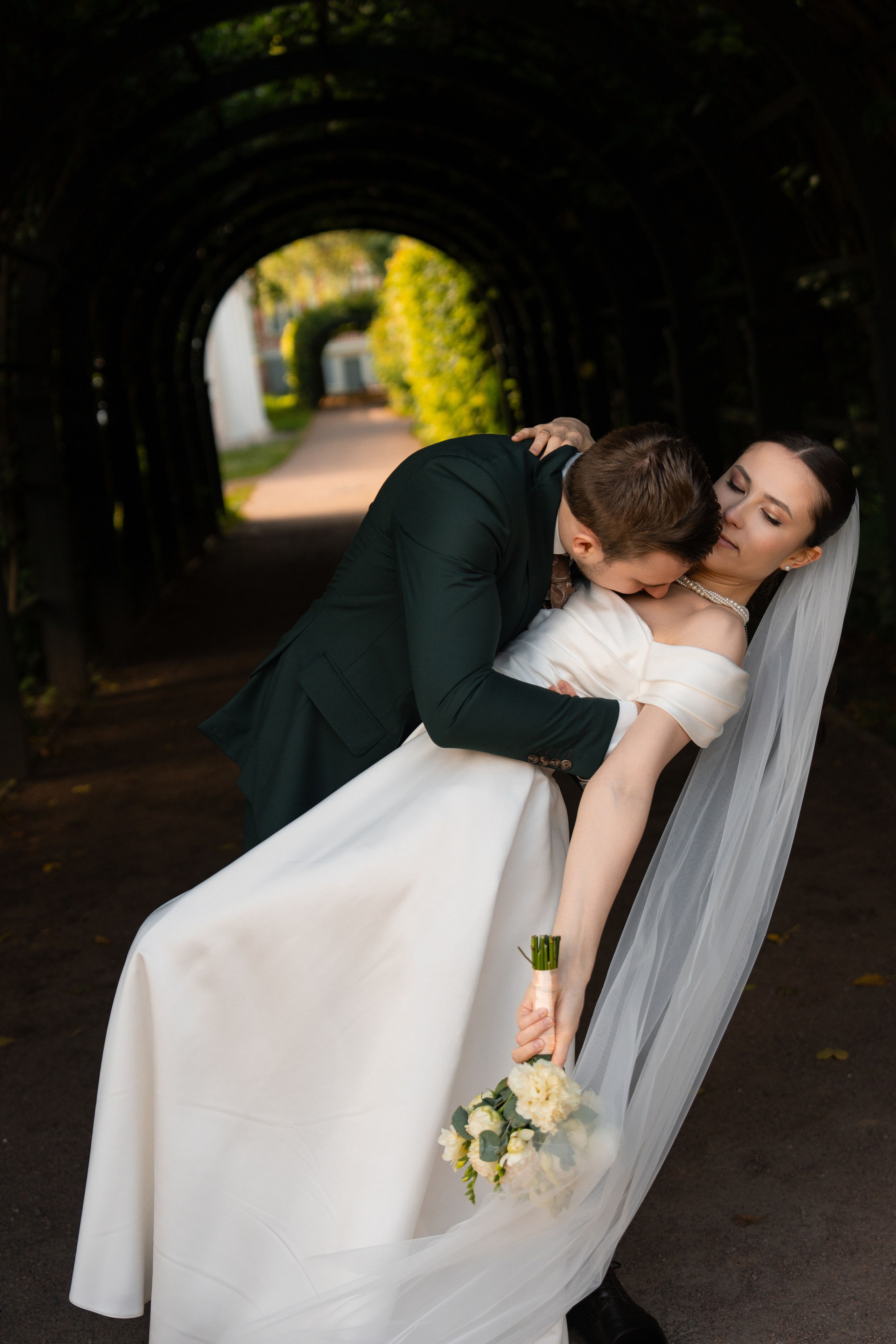 Влад и Илина в Кусково. Свадебный фотограф в Москве Анна Полушина