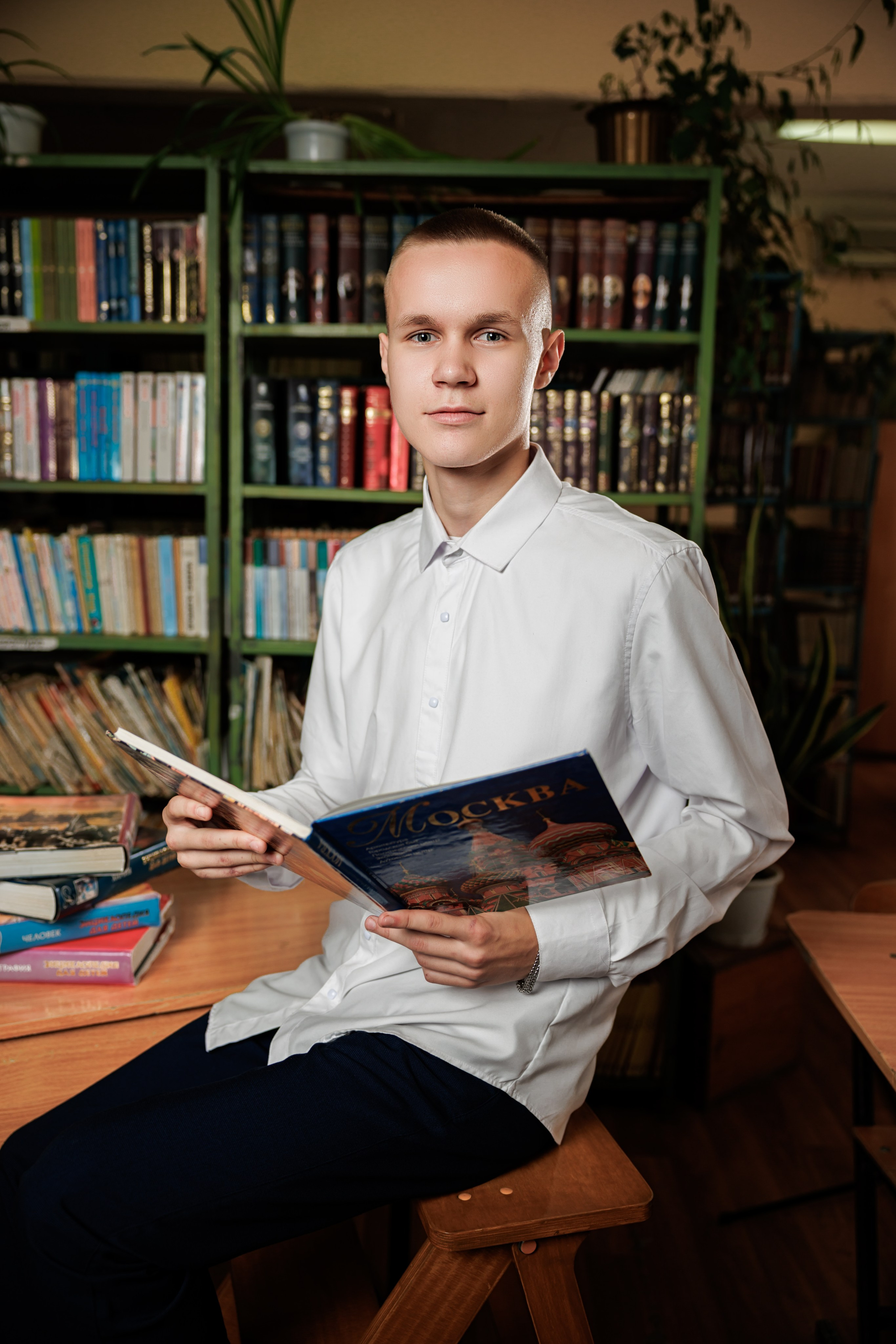 Школьные классические портреты старшие классы. Классные выпускные альбомы в Орле и Орловской области. Фотограф на выпускной