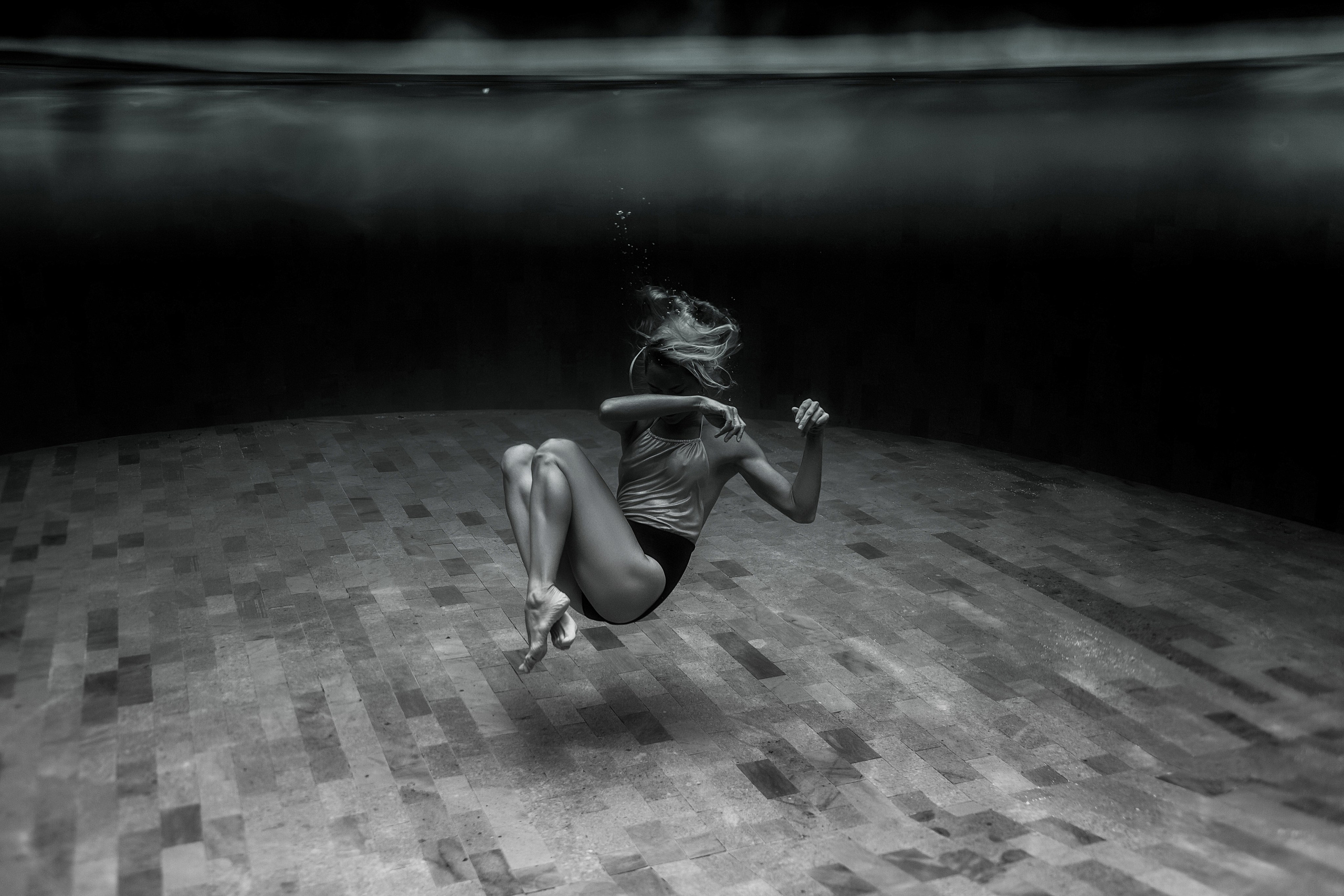 Фотосесии в Бассейне 18+. Лайфстайл Фотограф и Профессиональный Водный Фотограф в Москве