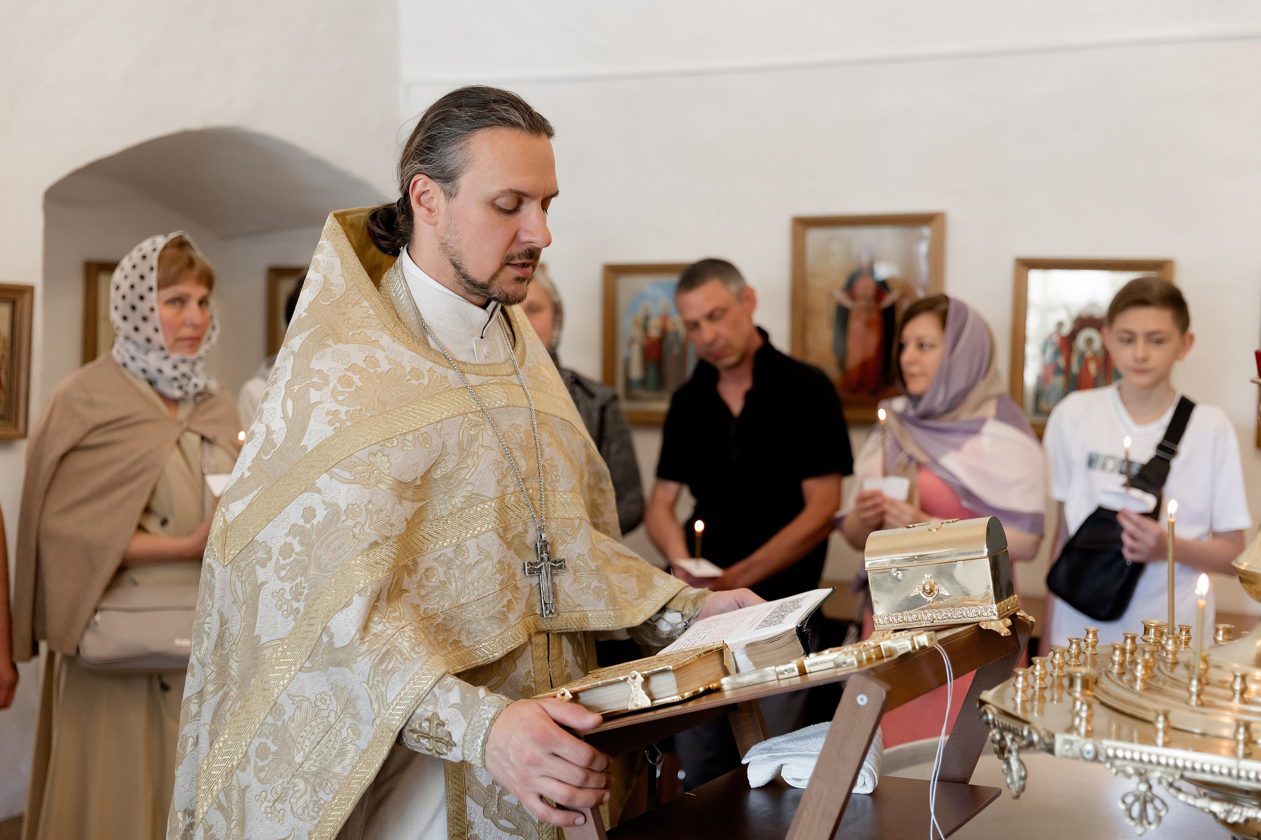 Крещение Мишки в Храме Воскресения Христова со Стадища. Свадебный фотограф в Пскове и Санкт-Петербурге | Анна Голикова