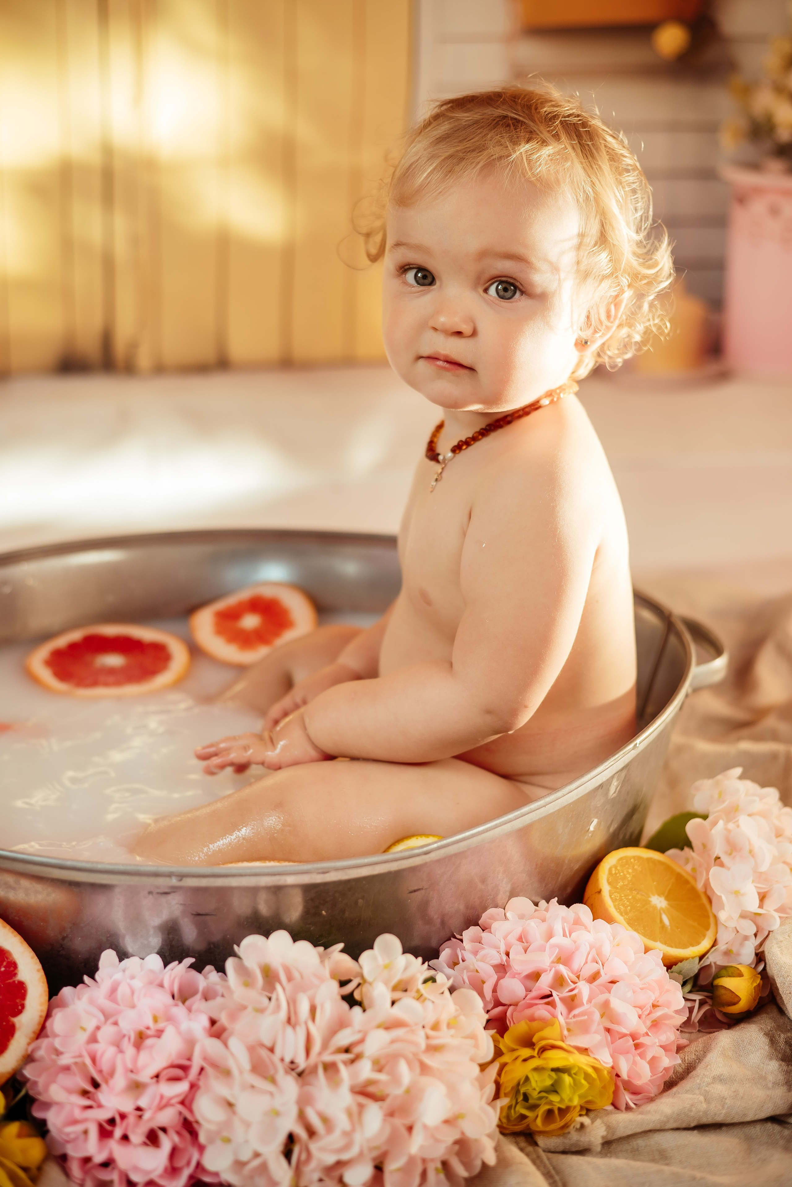 Варюша и апельсин. Свадебный и портретный фотограф lifestyle