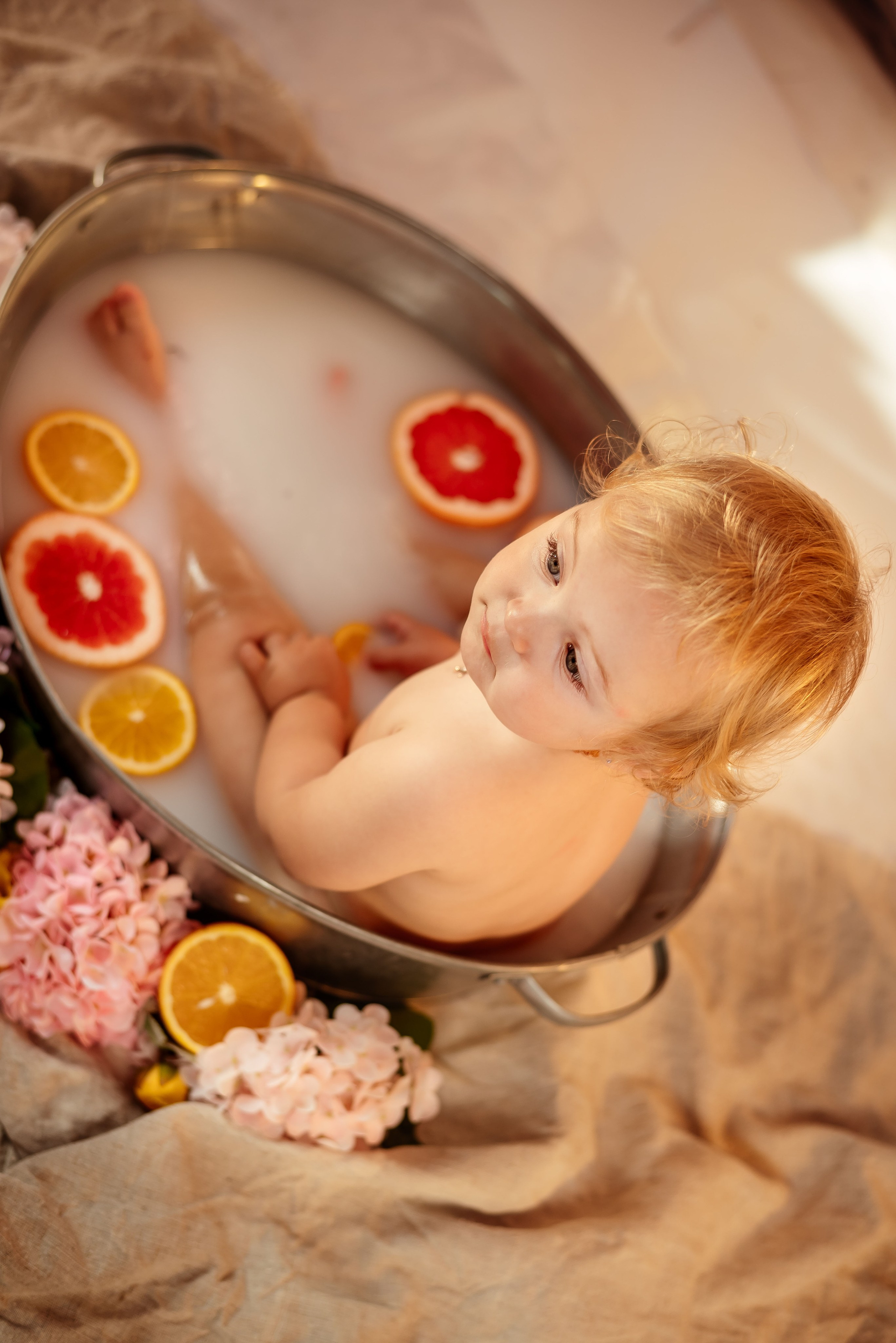 Варюша и апельсин. Свадебный и портретный фотограф lifestyle
