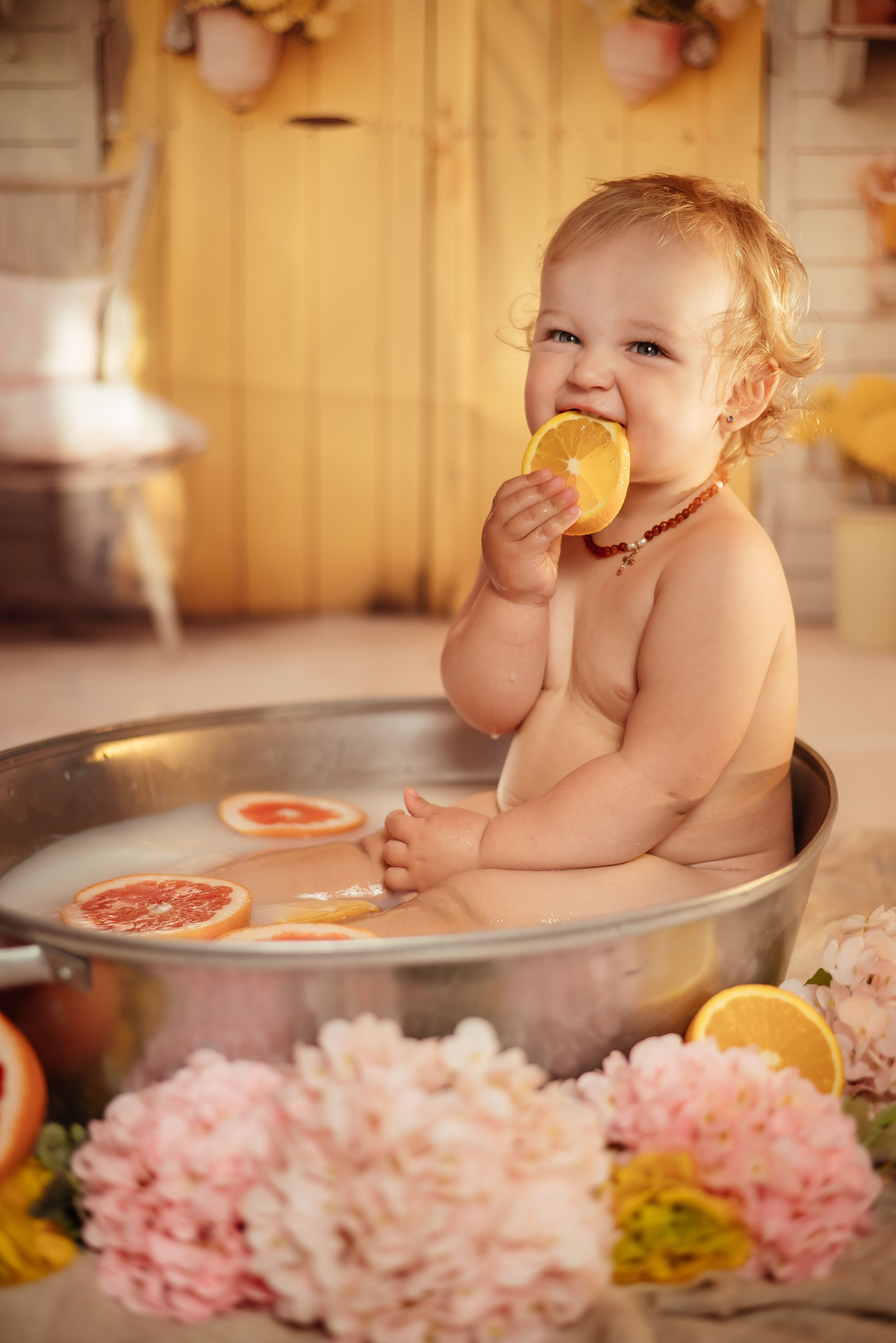 Варюша и апельсин. Свадебный и портретный фотограф lifestyle