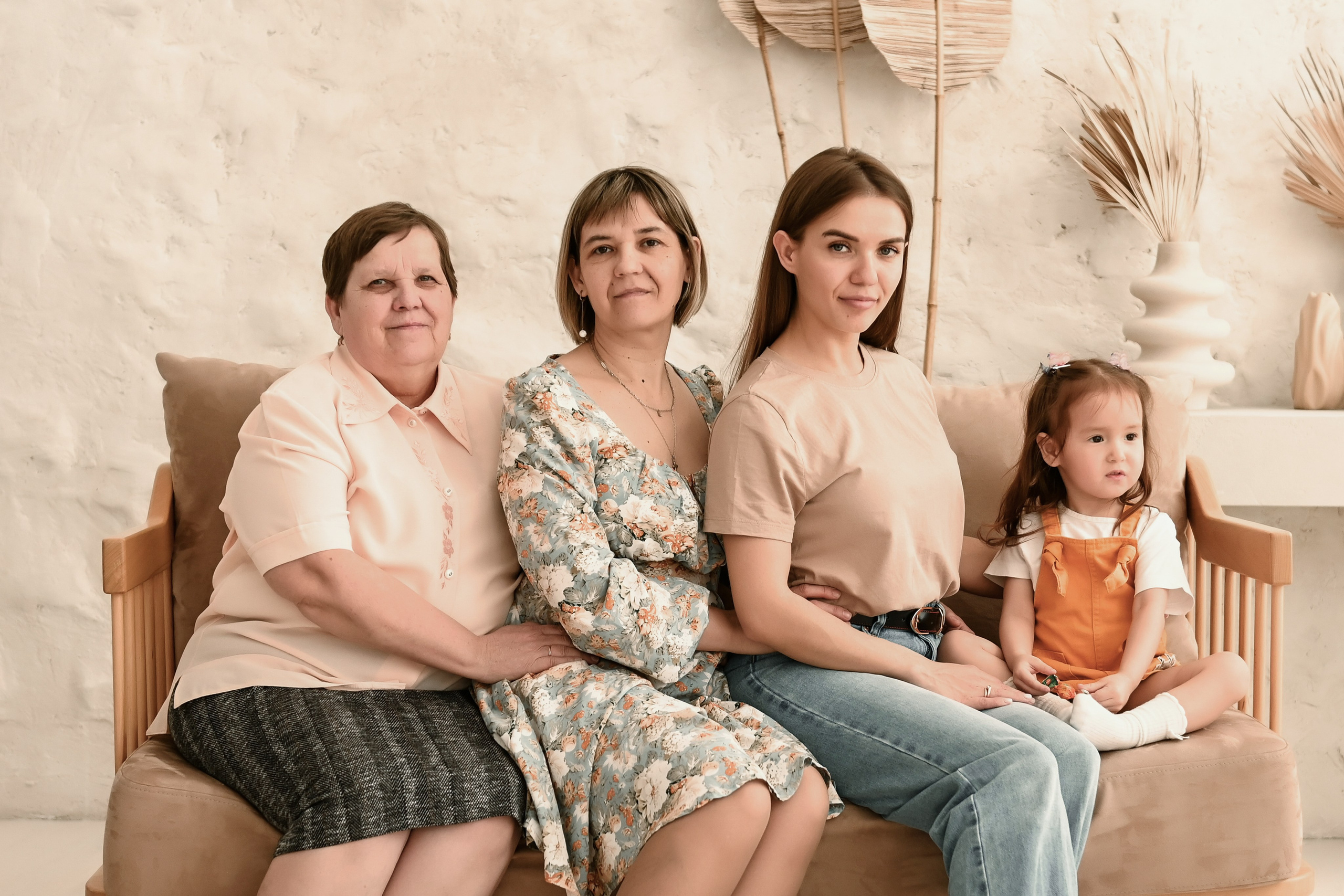 Семейная студийная  фотосессия 2. Свадебный, семейный, детский, контент фотограф в Омске Максим Ильин