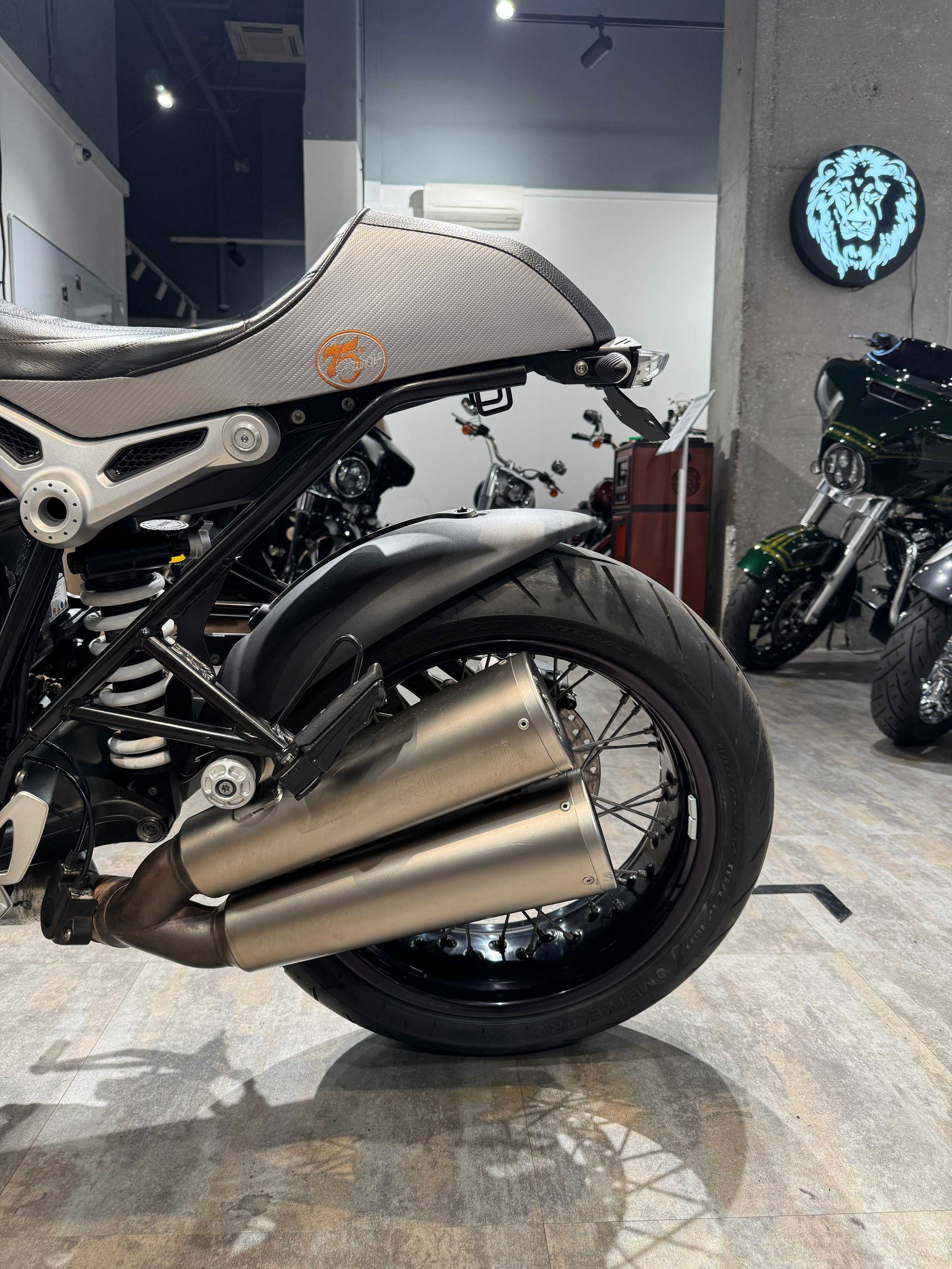 BMW R Nine T (Corbin Cafe Racer). Hello Davidson, Москва. Только хорошие мотоциклы…