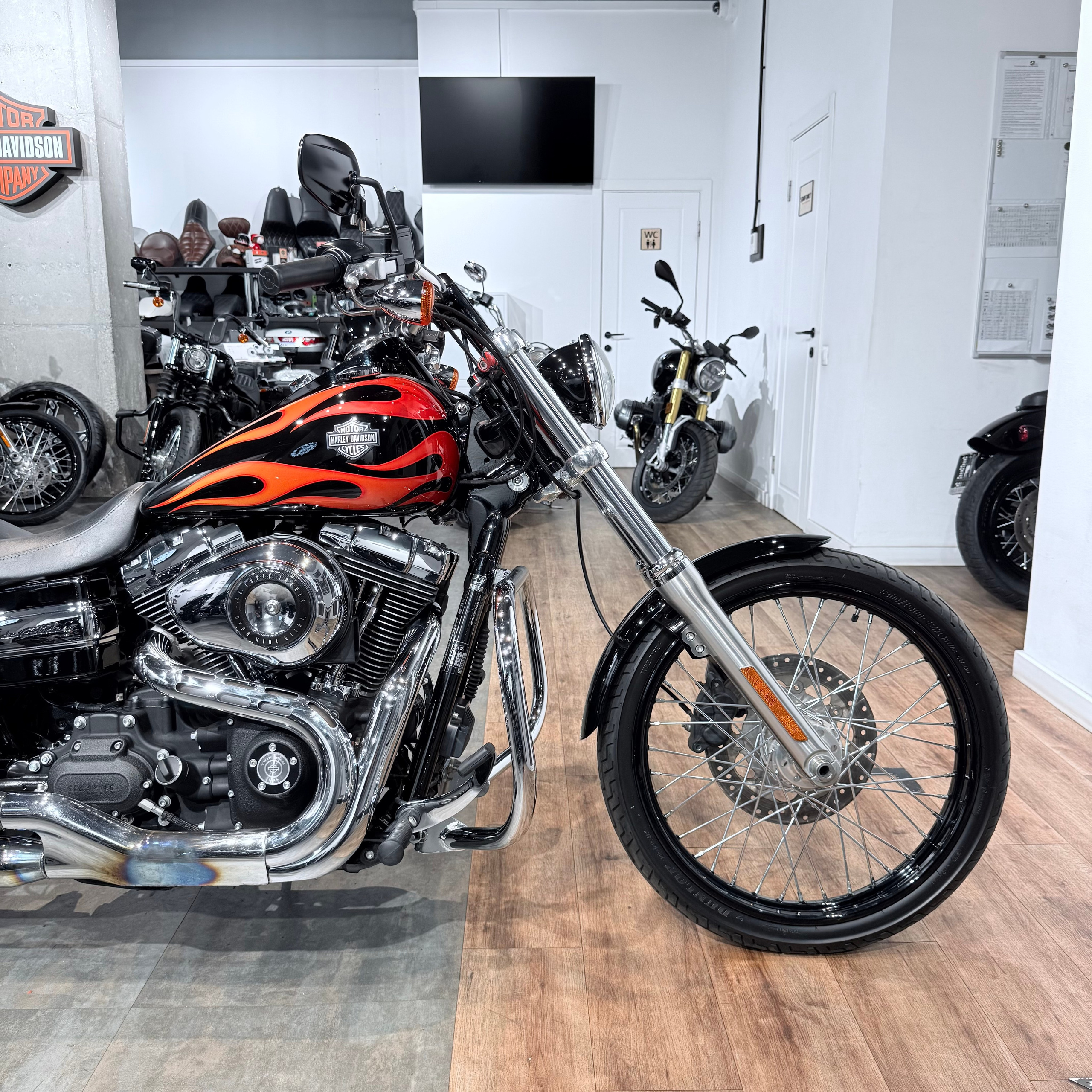 Купить Harley-Davidson 2012 DYNA Wide Glide 96 Blасk (Softail/Dyna) — подробнее на сайте. Hello Davidson, Москва. Только хорошие мотоц
