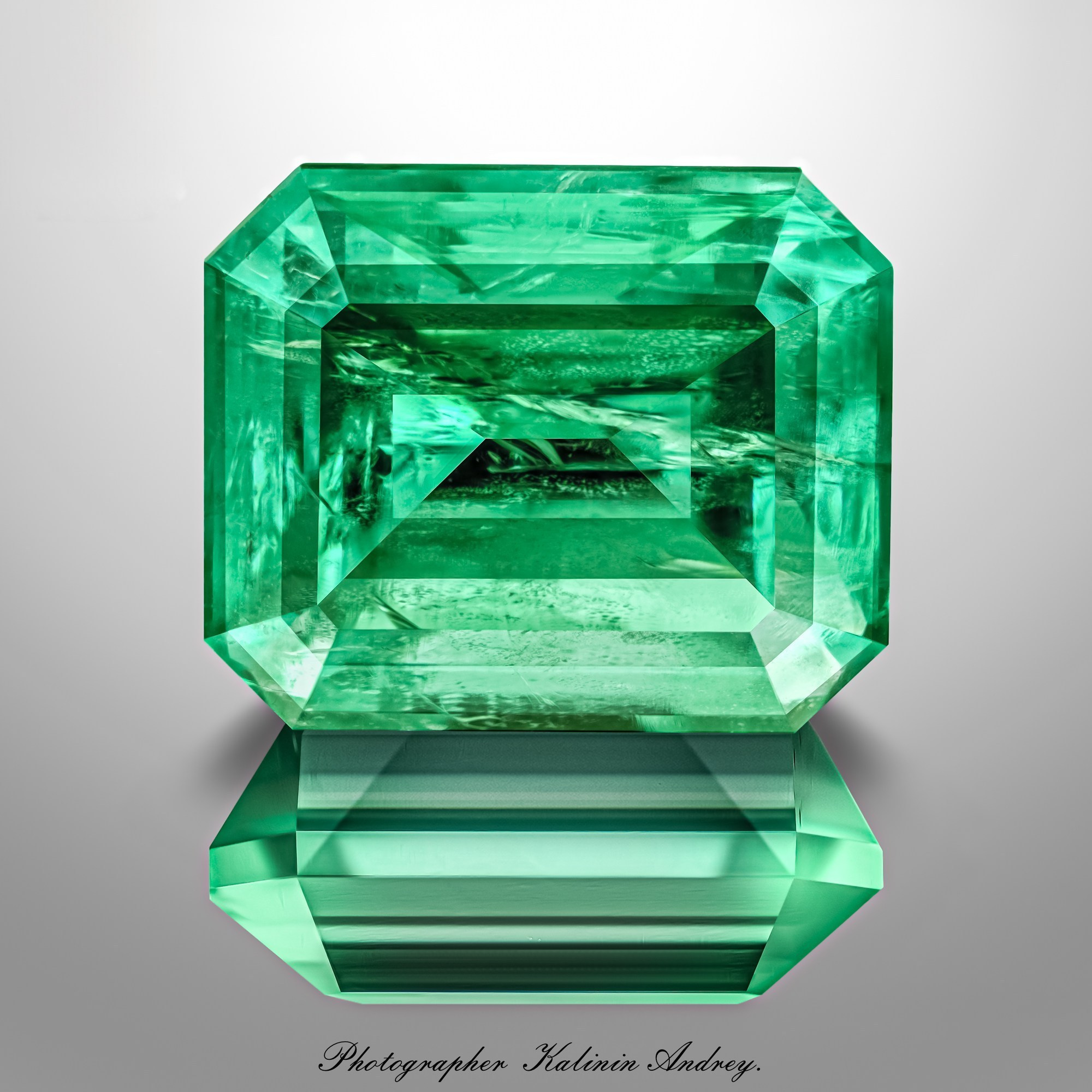 Фотографии в большом разрешении драгоценных камней на продажу купить тел +79 660 031 307. Высококачественная профессиональная рекламная фотосъёмка ювелирных украшений, драгоценных камней в Москве. Обучение, консультация