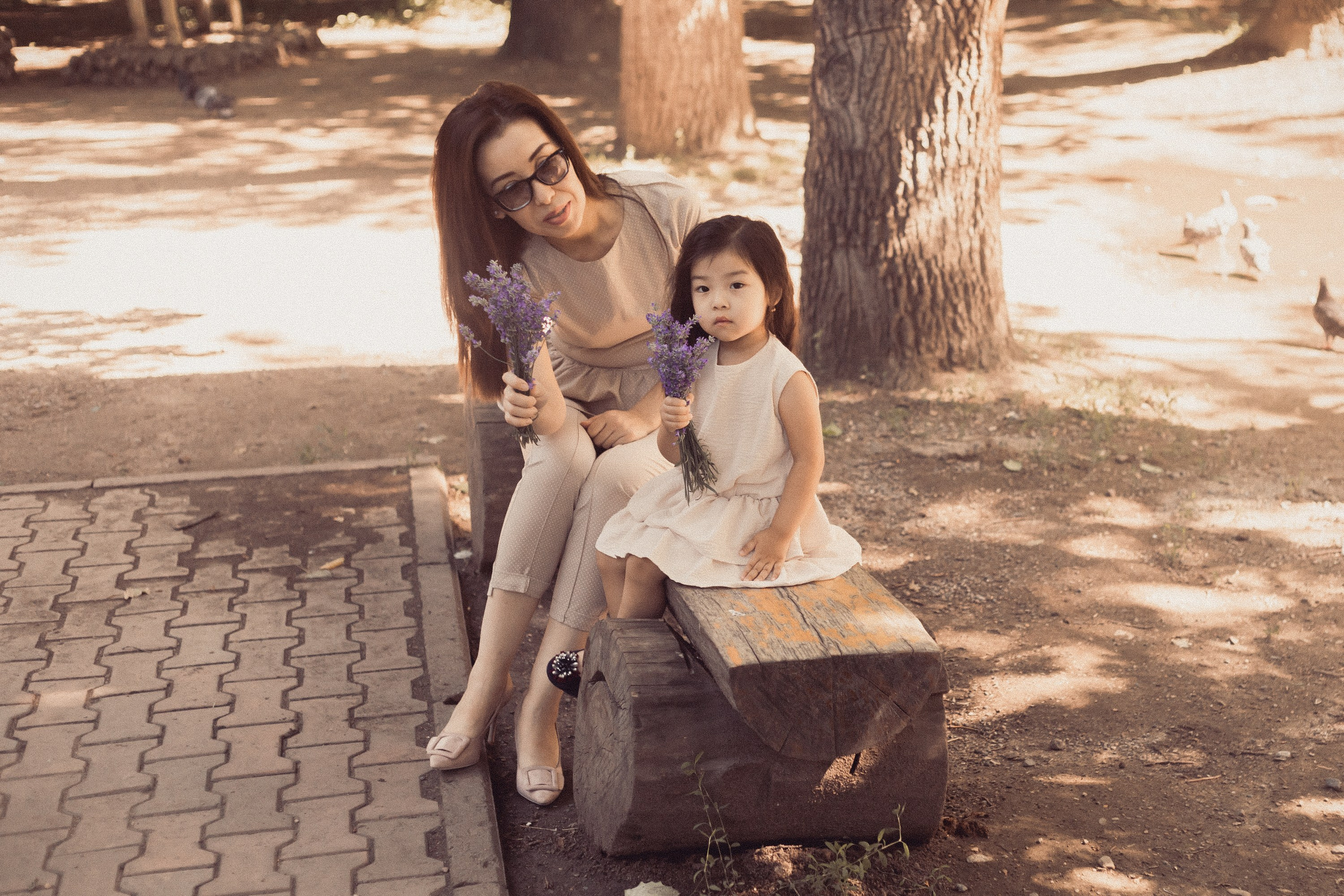 Летняя прогулка мамы и дочери. Фотограф Наталья Гончарова. Снимаю живые портреты в Алматы