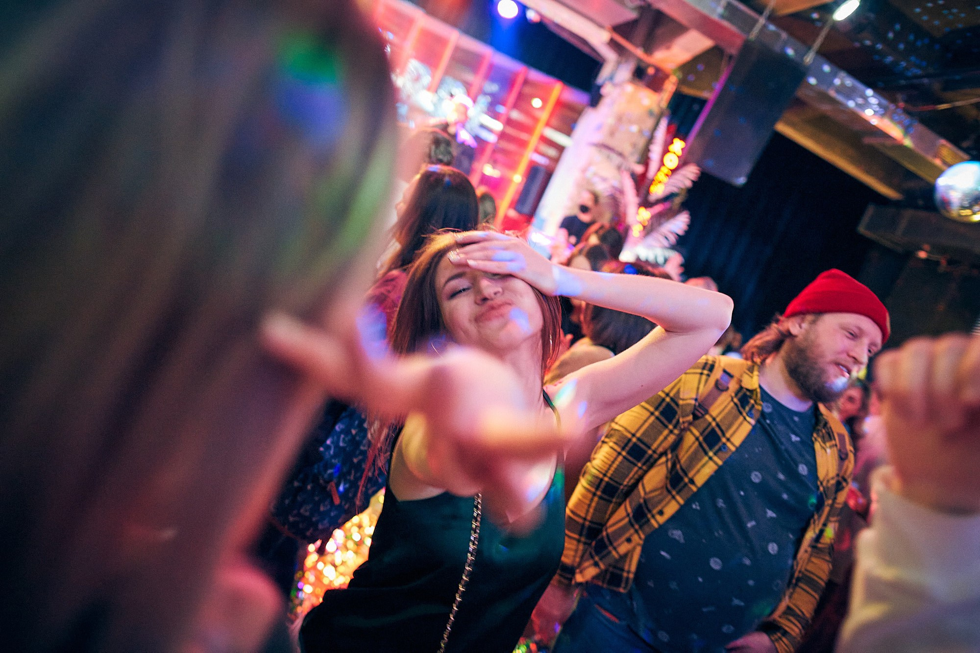 Фотограф на концерте группы «Мальчишник» — репортажная съёмка в баре. Репортажный фотограф в Москве — Дмитрий Тарасов | Съёмка мероприятий, концертов, корпоративов