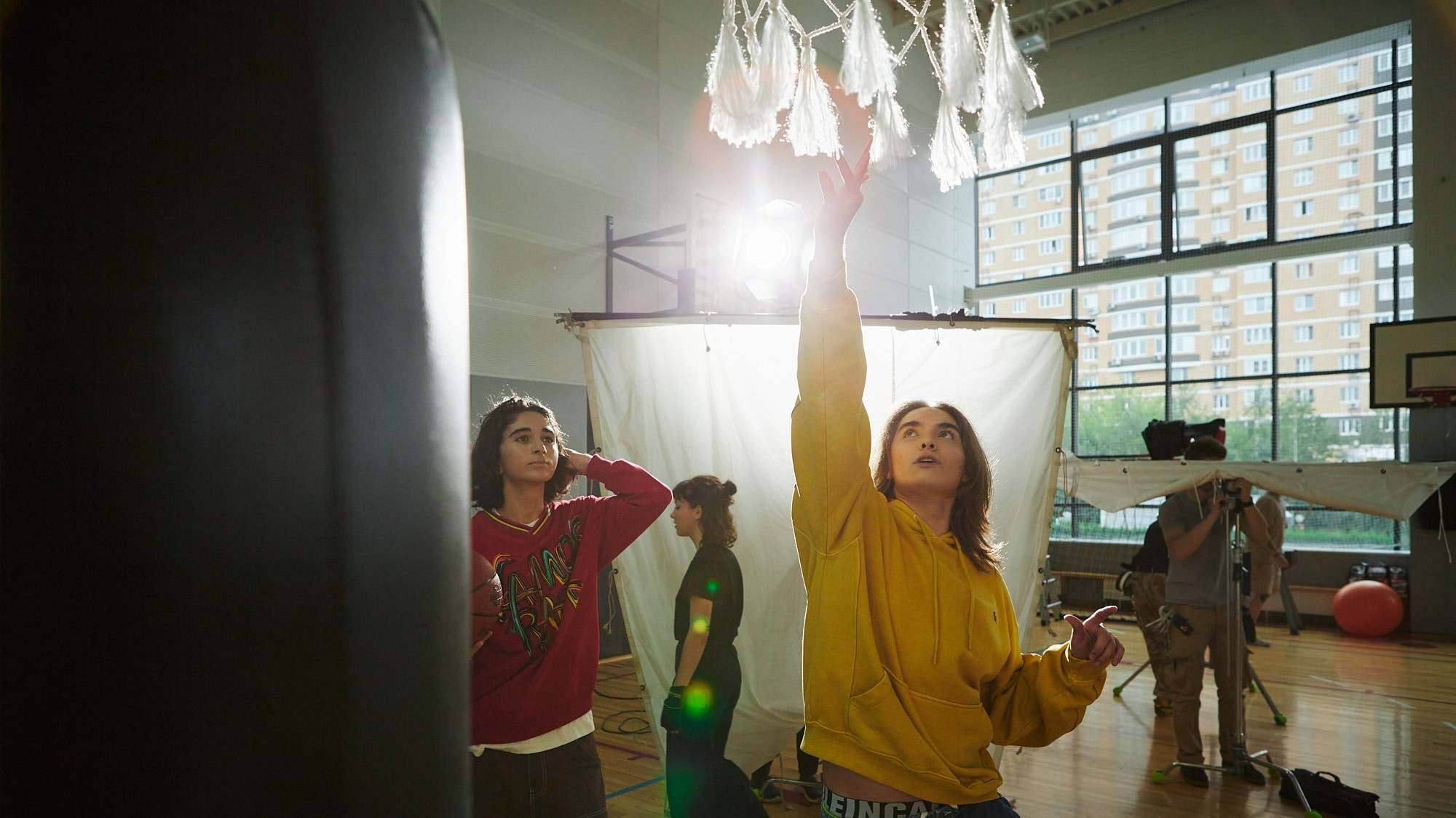 Бэкстейдж сериала «Школота» — репортажная фотосъёмка съёмочного процесса. Репортажный фотограф в Москве — Дмитрий Тарасов | Съёмка мероприятий, концертов, корпоративов