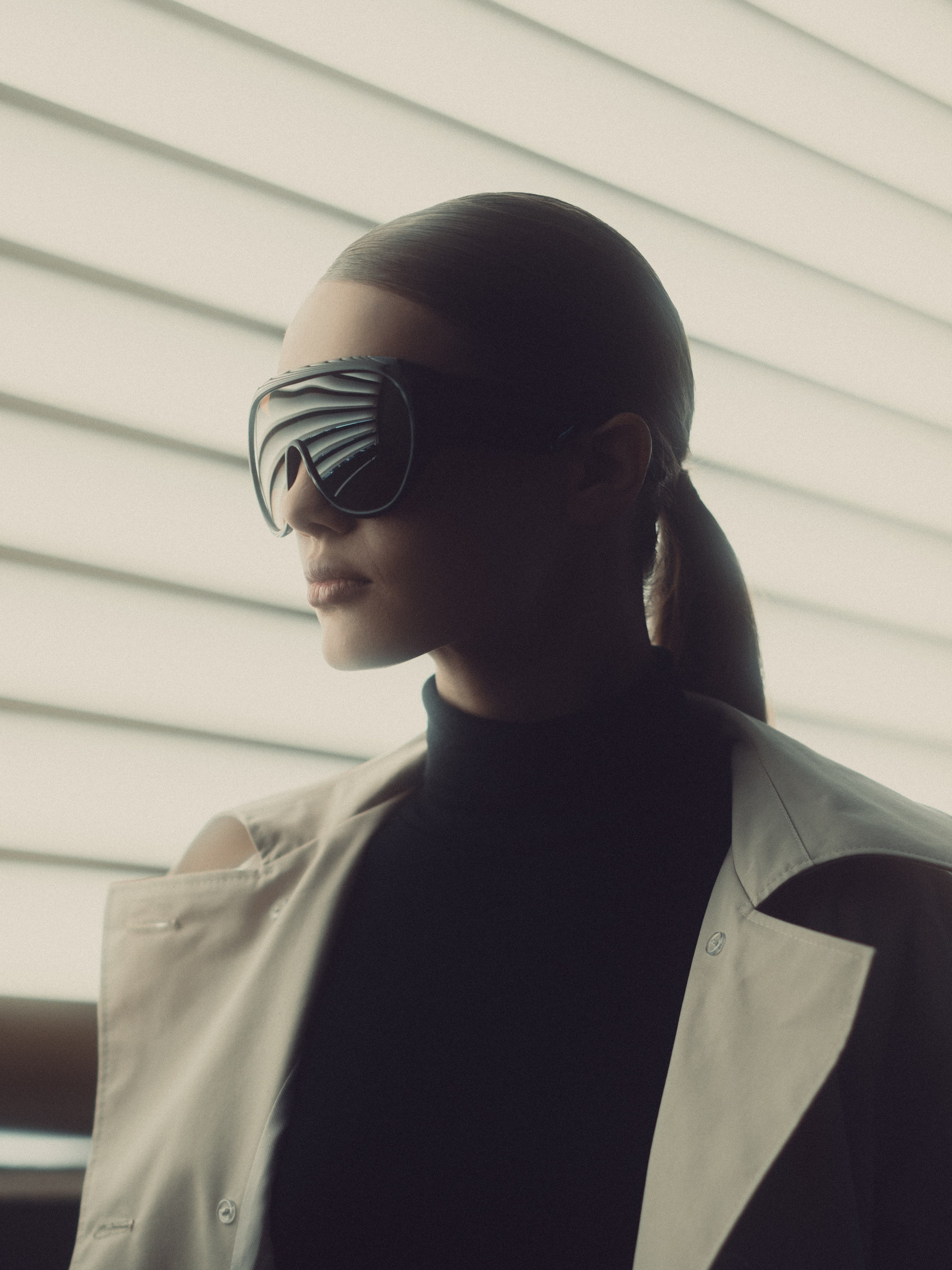 портретная съёмка на улице в Казани, модель Софи в естественном свете