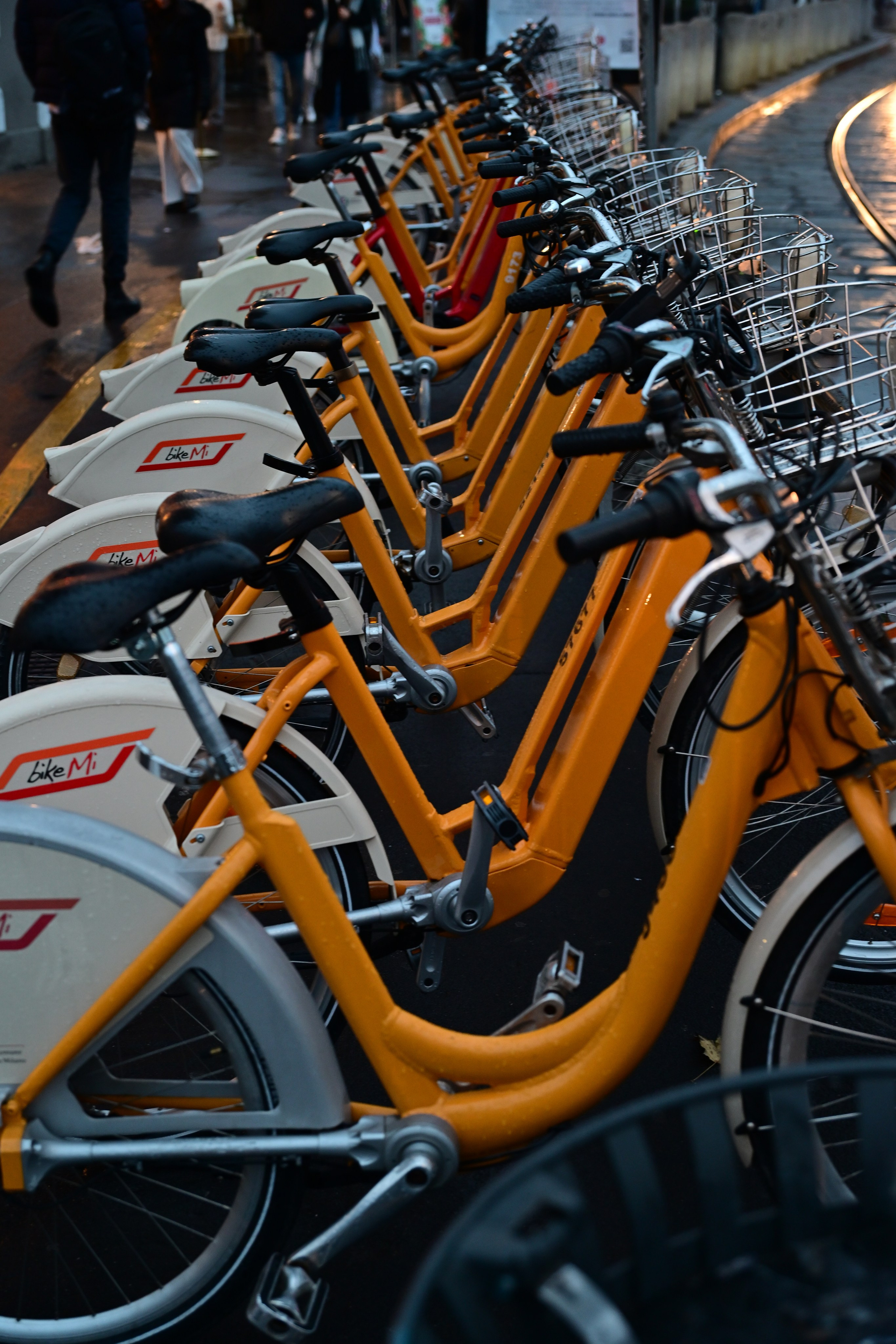 Milano: Navigli, City, Trams. Фотограф Минск