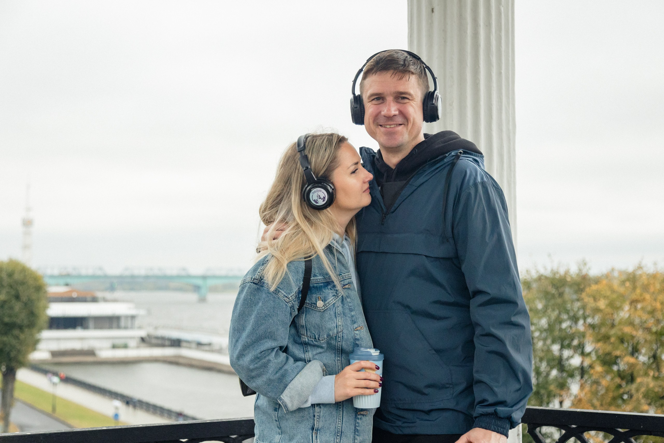 Экскурсия. На каждом снимке всегда два человека: фотограф и зритель