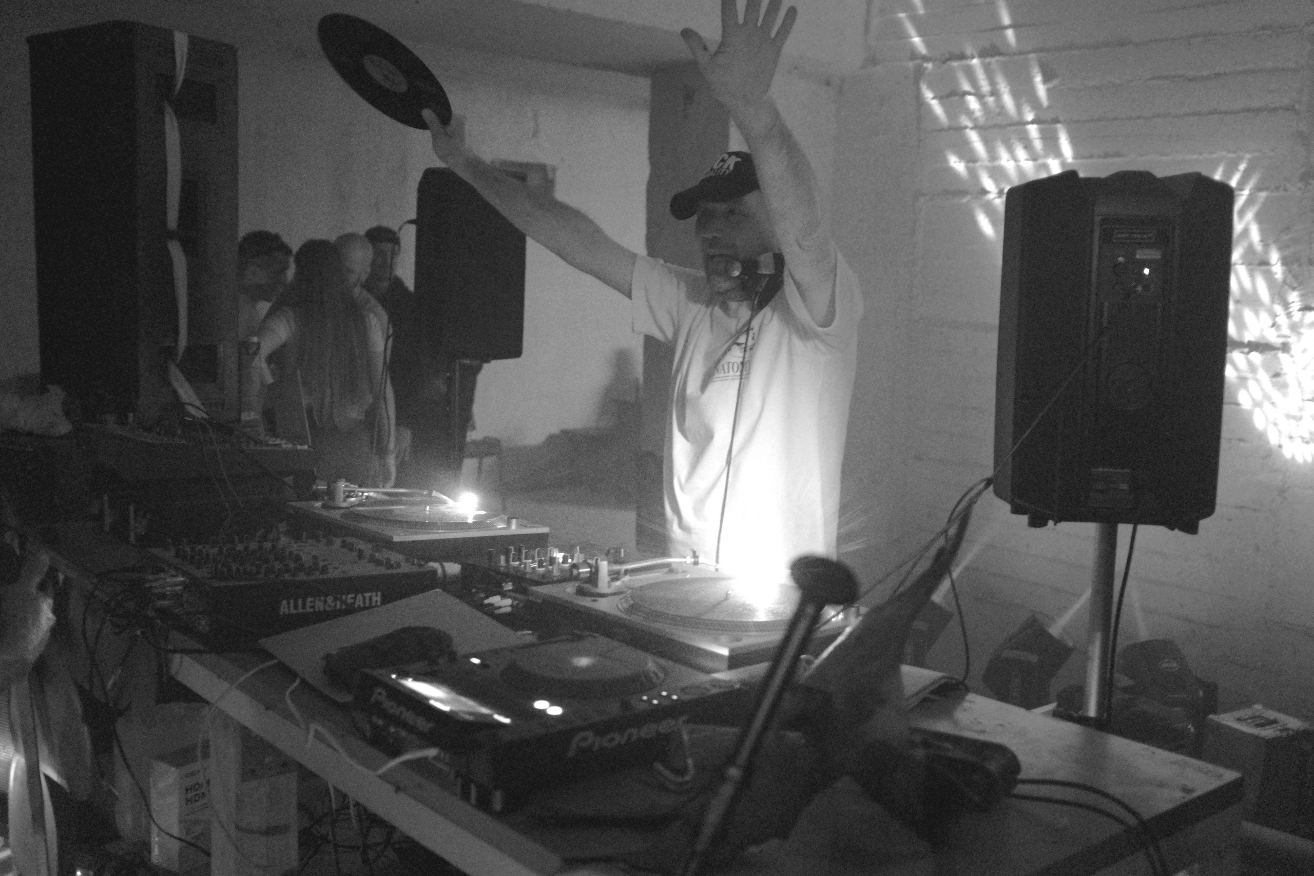 EBASHNYA. 19 июля 2025. Хардкор-габбер туса от команды Башня. Репортажный фотограф в Санкт-Петербурге Даниил Могута