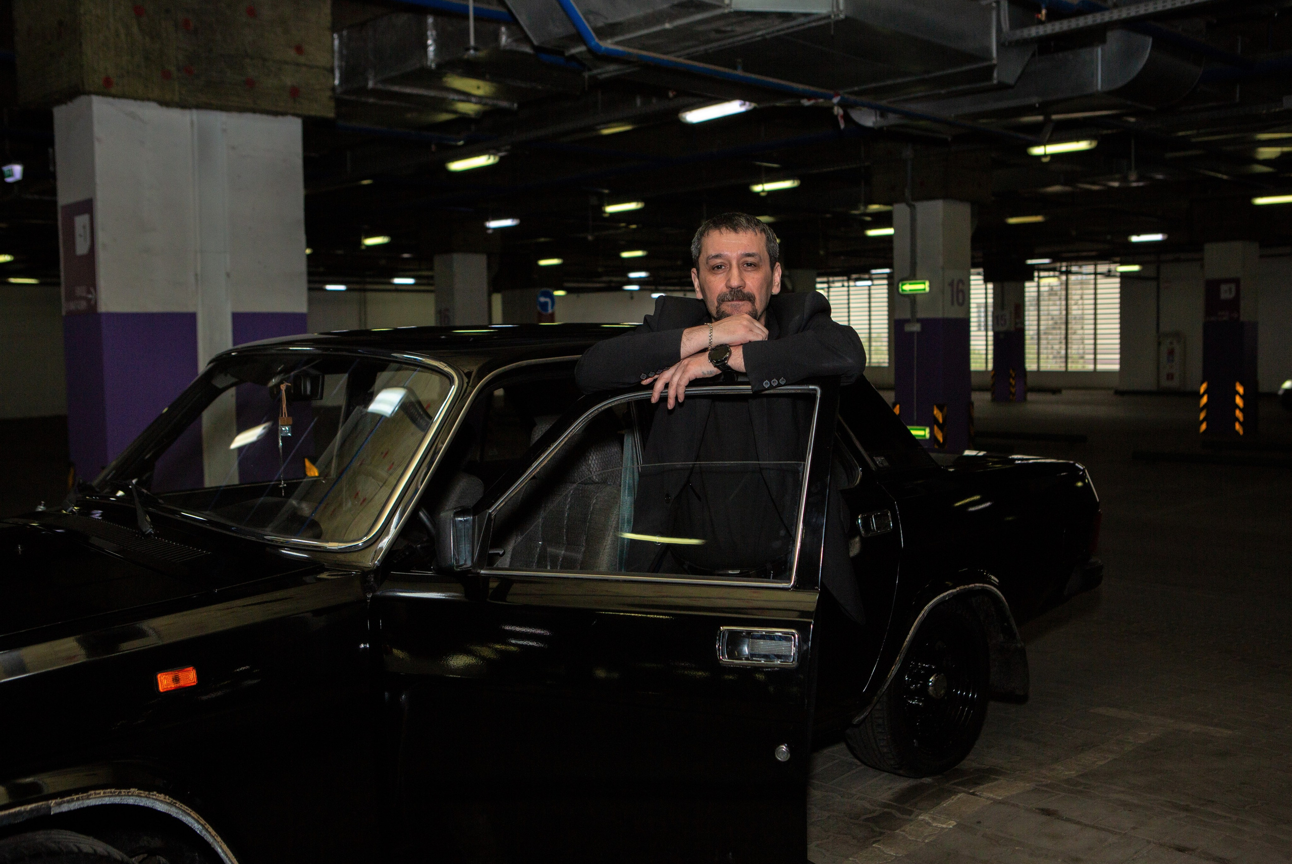 Фотосессия на парковке. Эдуард. Репортажный, семейный, свадебный, портретный фотограф