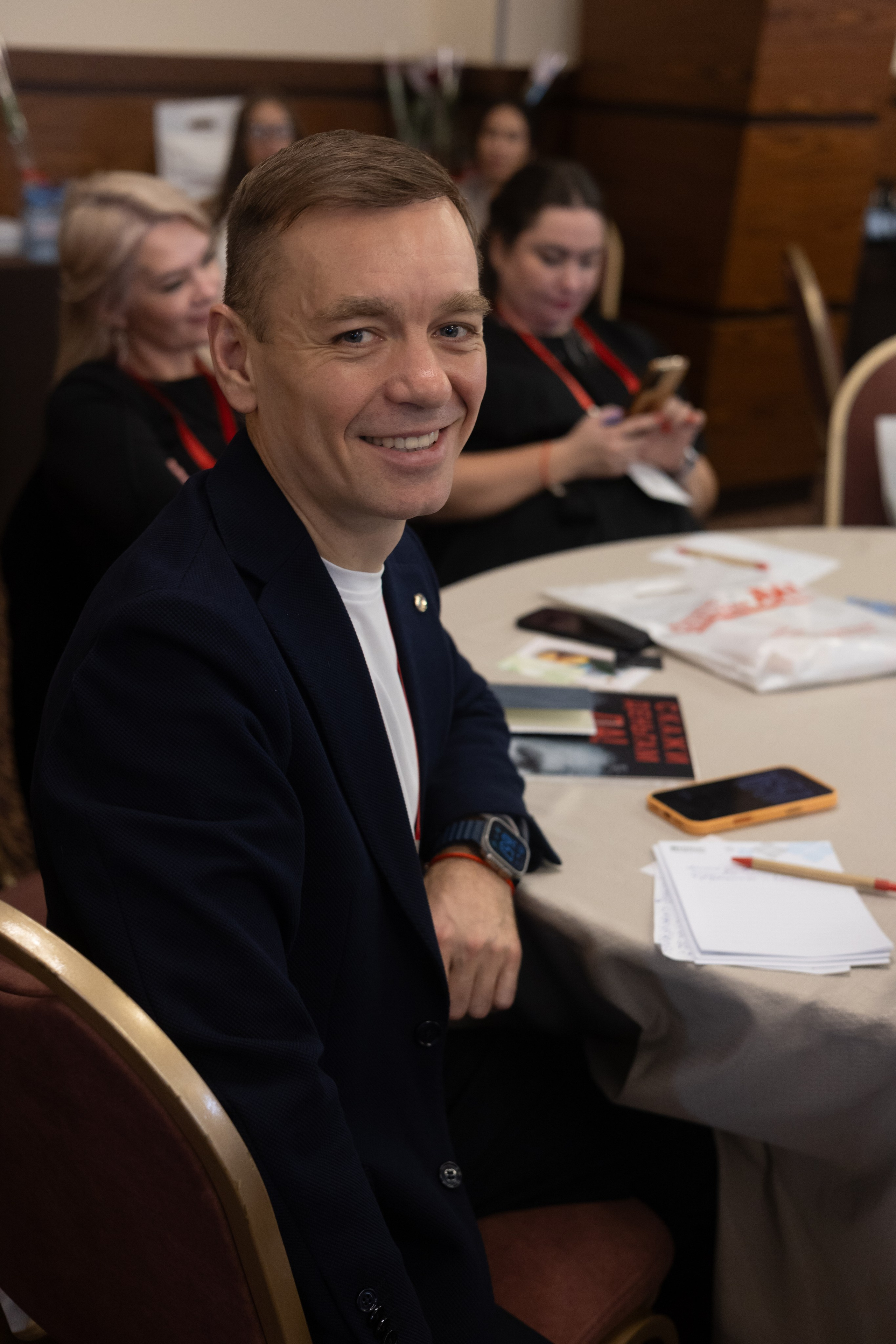 «СКАЖИ ДЕНЬГАМ ДА». Фотограф Красноярск съемки лавстори, фотосессия в студии, портретная съемка, творческие фотосессии