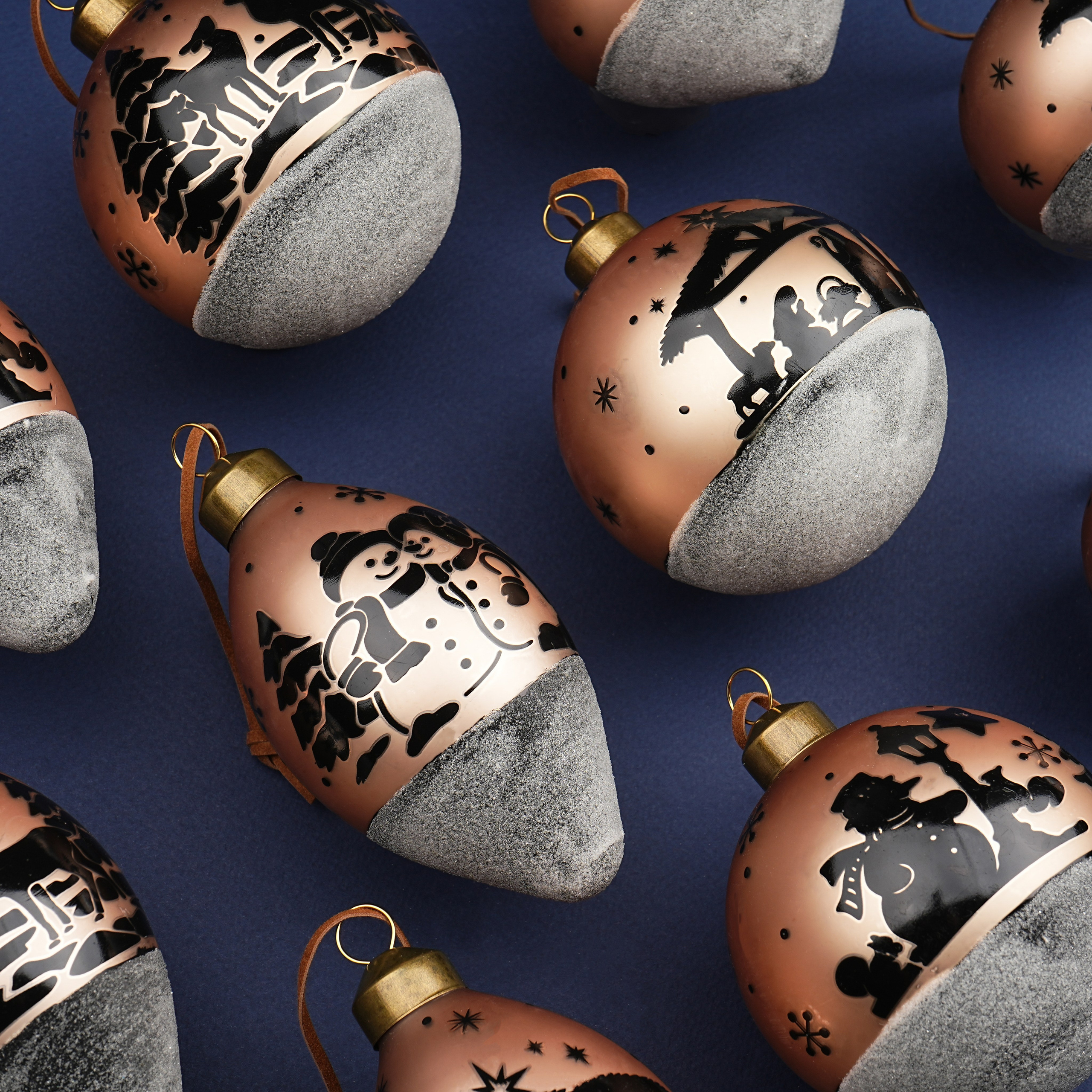 Елочные игрушки и шары. Профессиональный фотограф в Москве и МО