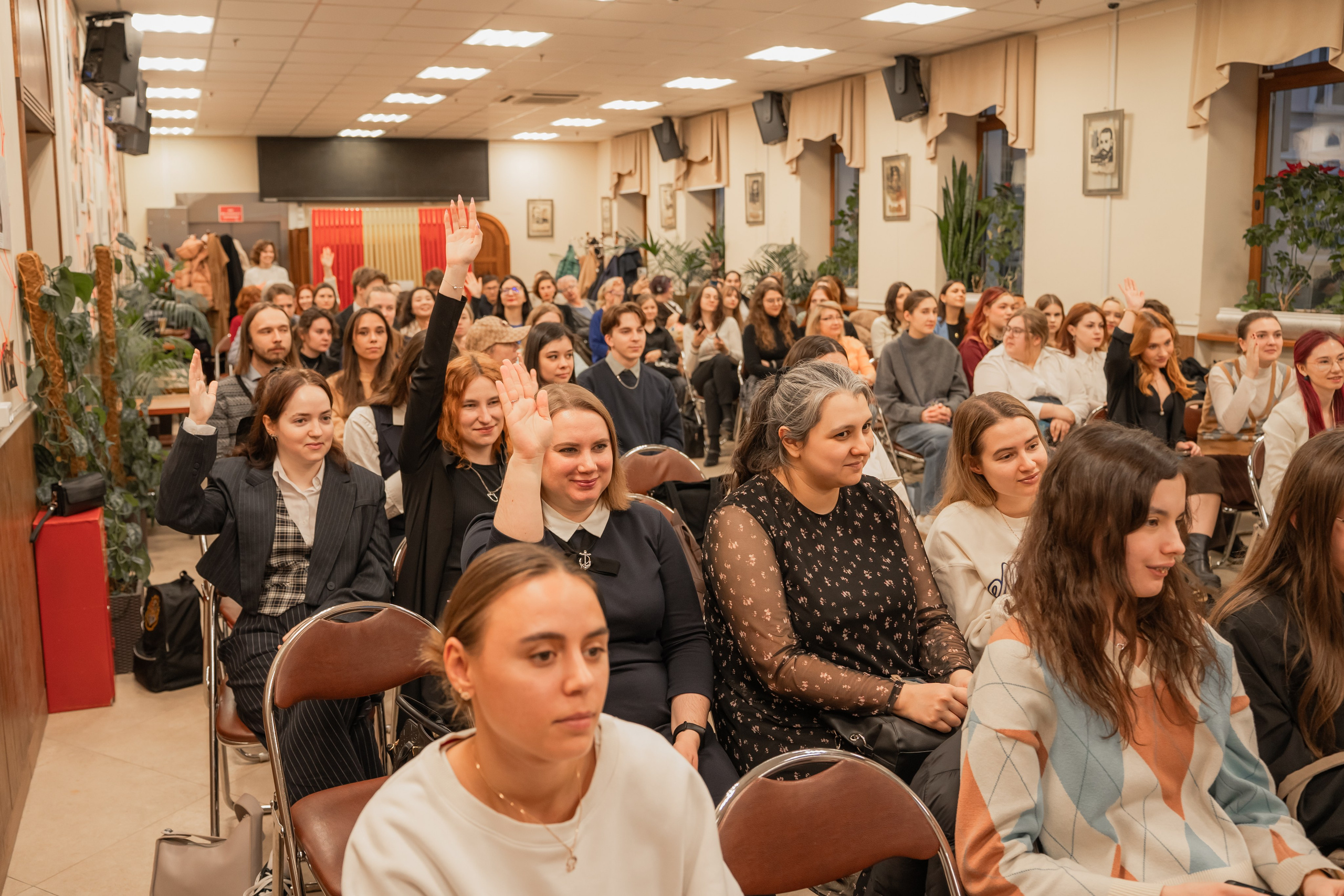Презентация книги «Человек за бортом», автор София Цой. Репортажный фотограф Анастасия Рубцова