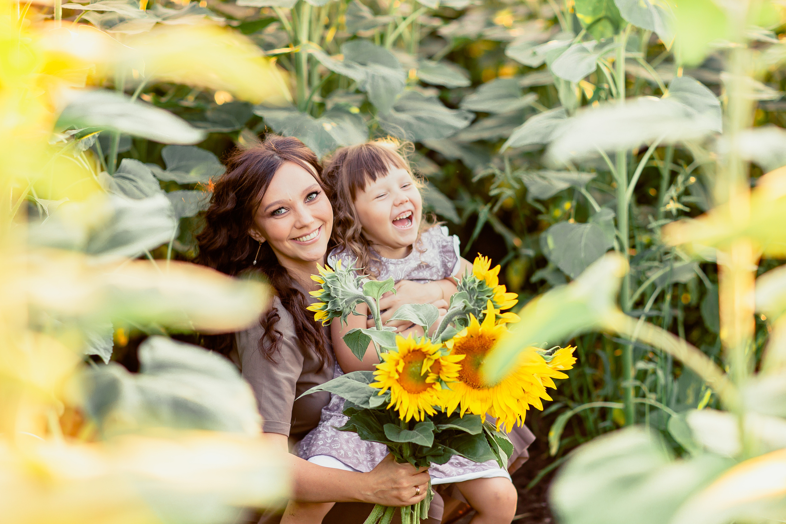 Семейная фотосессия в подсолнухах. Лето 2020. Семейный и детский фотограф в Пензе Анна Михайлова