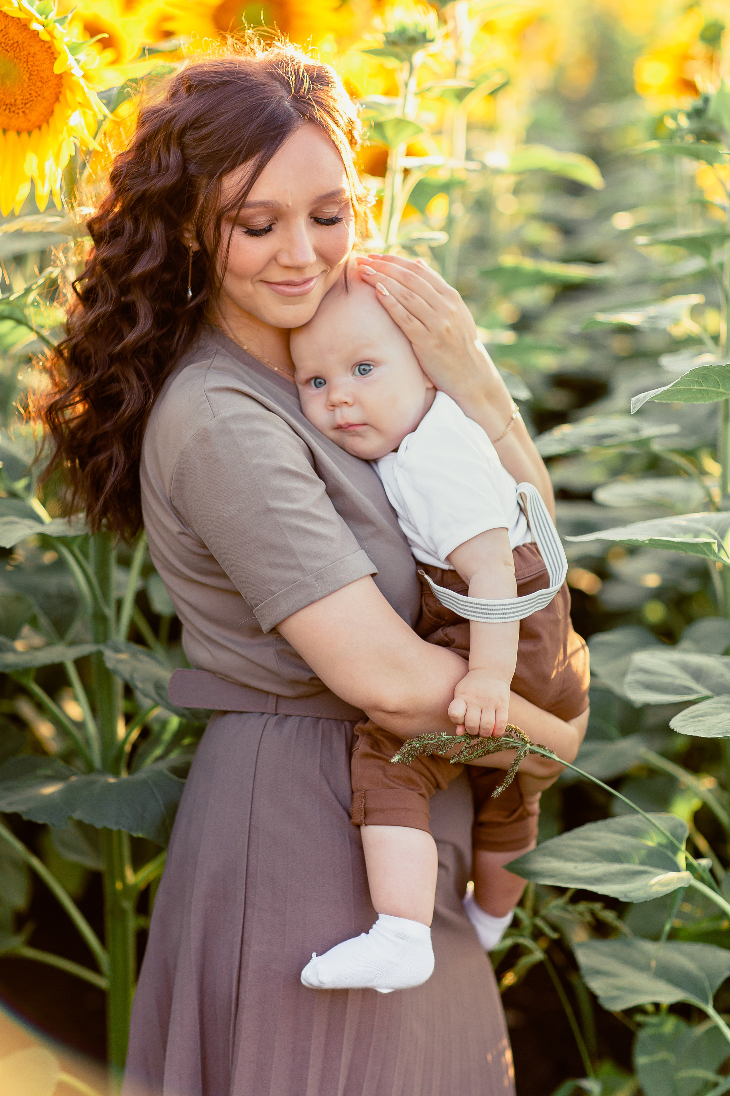 Семейная фотосессия в подсолнухах. Лето 2020. Семейный и детский фотограф в Пензе Анна Михайлова
