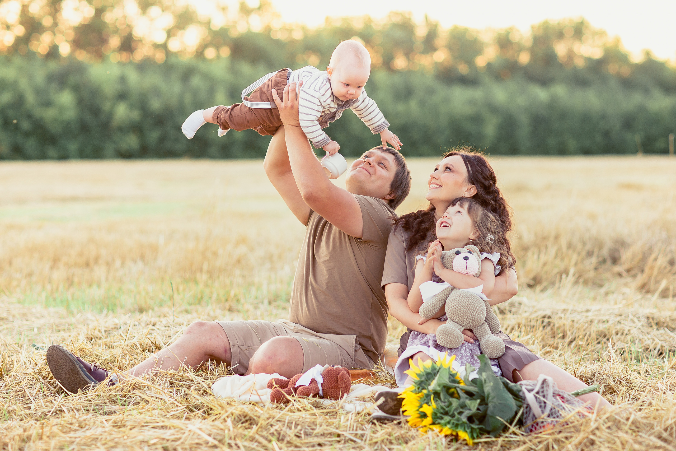 Семейная фотосессия в подсолнухах. Лето 2020. Семейный и детский фотограф в Пензе Анна Михайлова