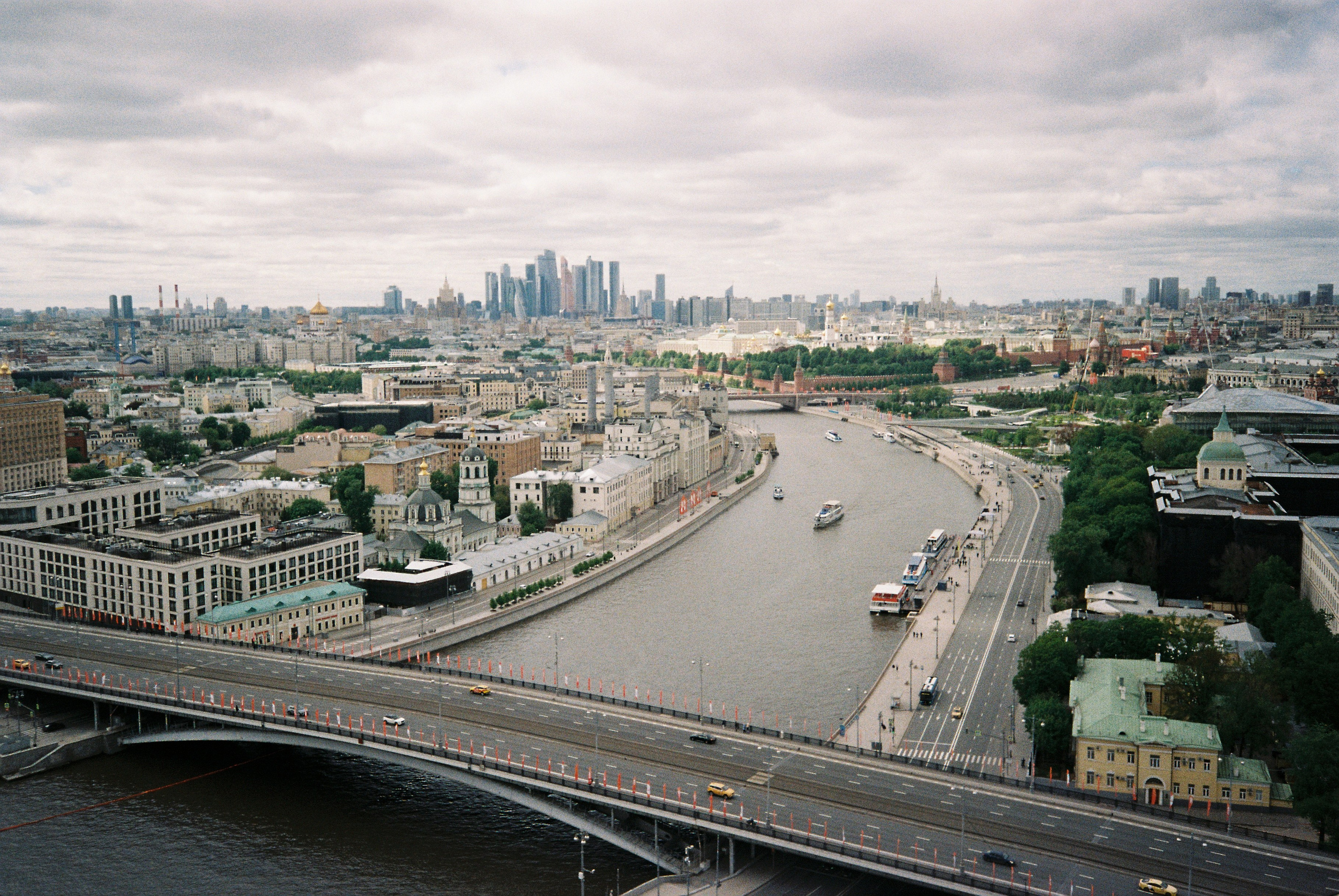 Пленка. Свадебный, репортажный и семейный фотограф в Москве Арина Зак