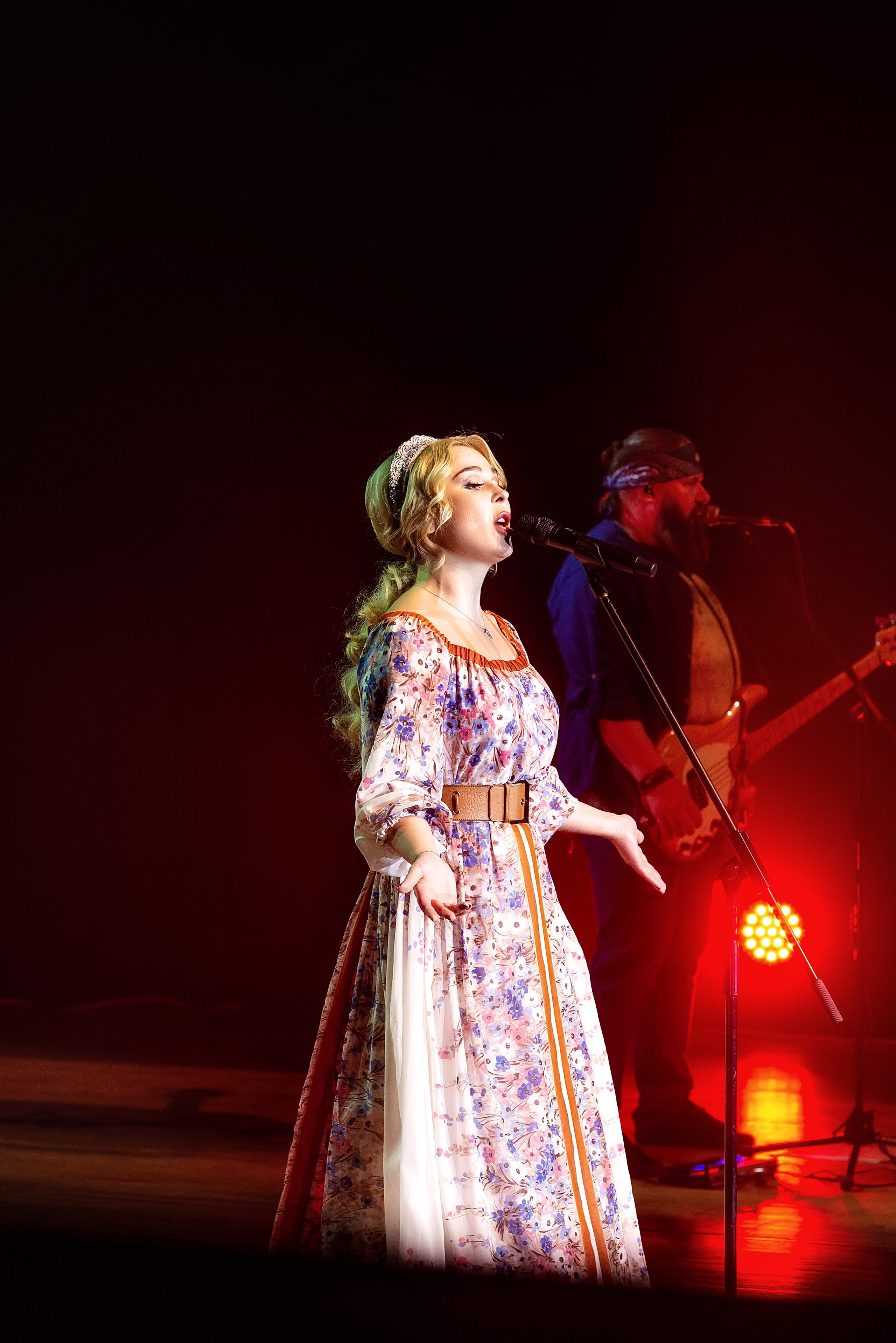 Концерт Пелагеи. Школьный, фэшн фотограф в Тюмени и в России Ирина Королева