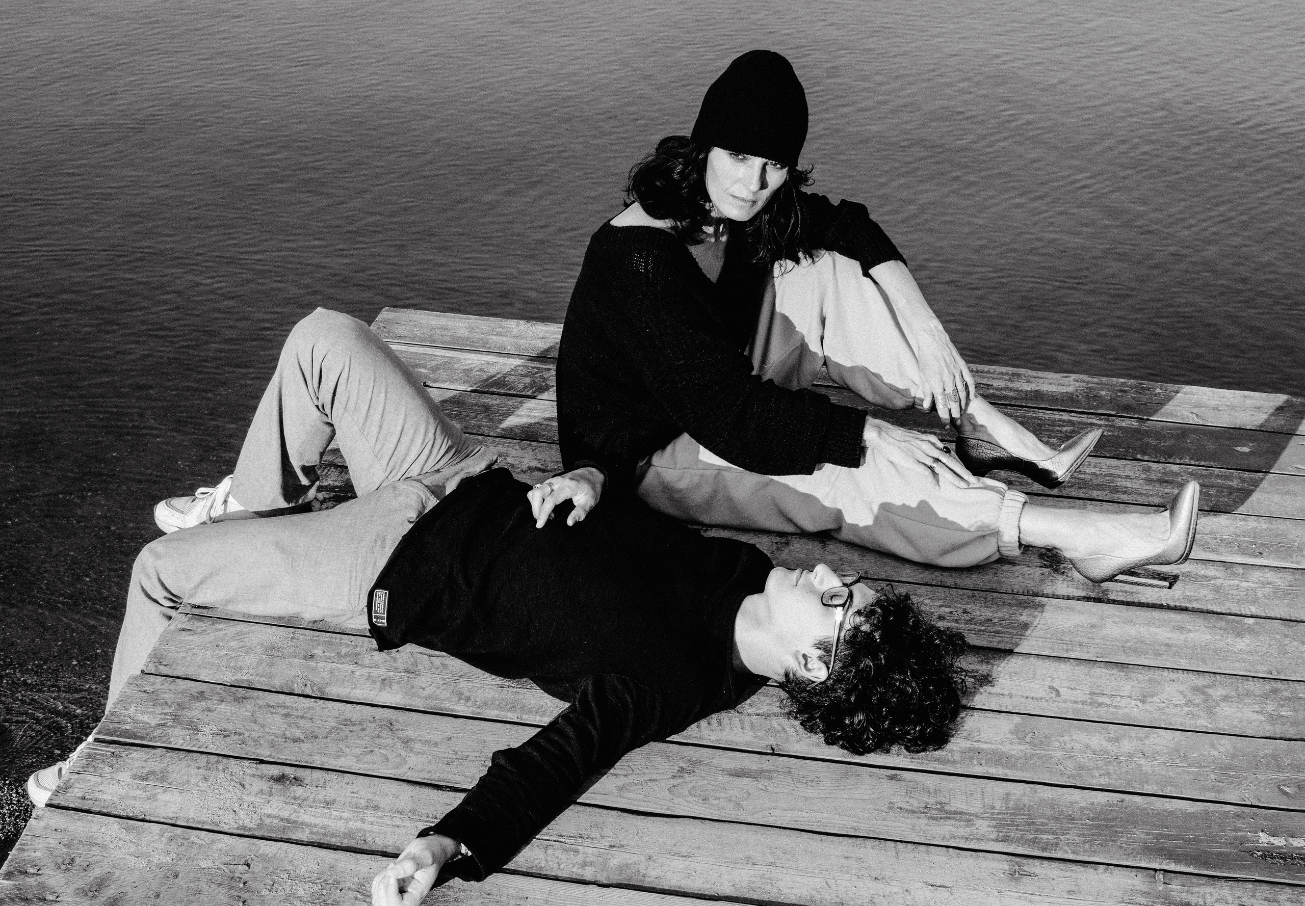 Семейная фотосессия у воды — мама и сын, Новосибирск