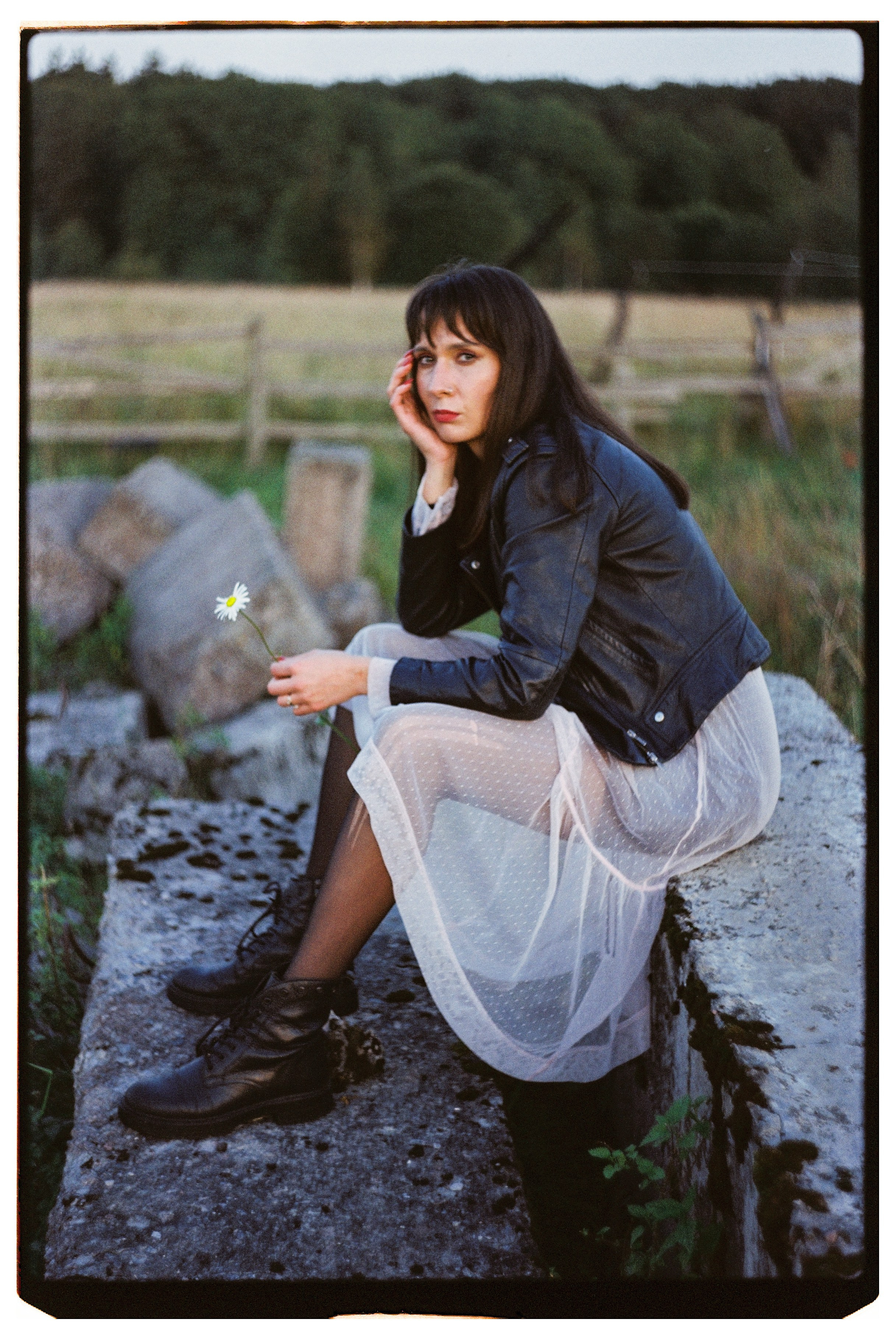 Портретная фотосессия на плёнку 35 мм на ферме в Санкт-Петербурге. Светлана Гопанюк. Портретный фотограф. Санкт-Петербург. СПб