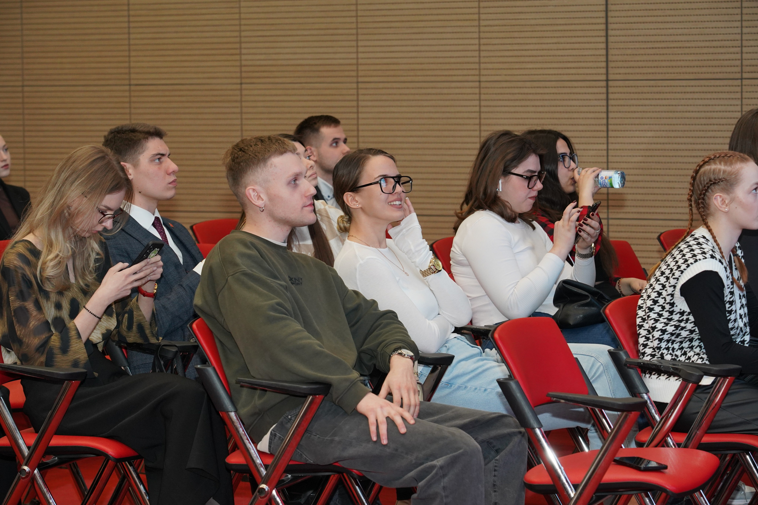 Фотограф на официальном мероприятии